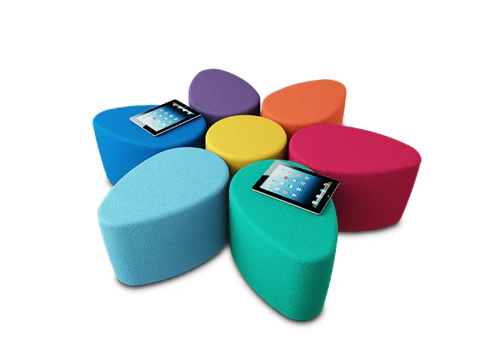 Set: 6x Blüten, 1 runden Hocker, B/H/T 65x46x42 cm aus der Kategorie Entspannt Sitzen