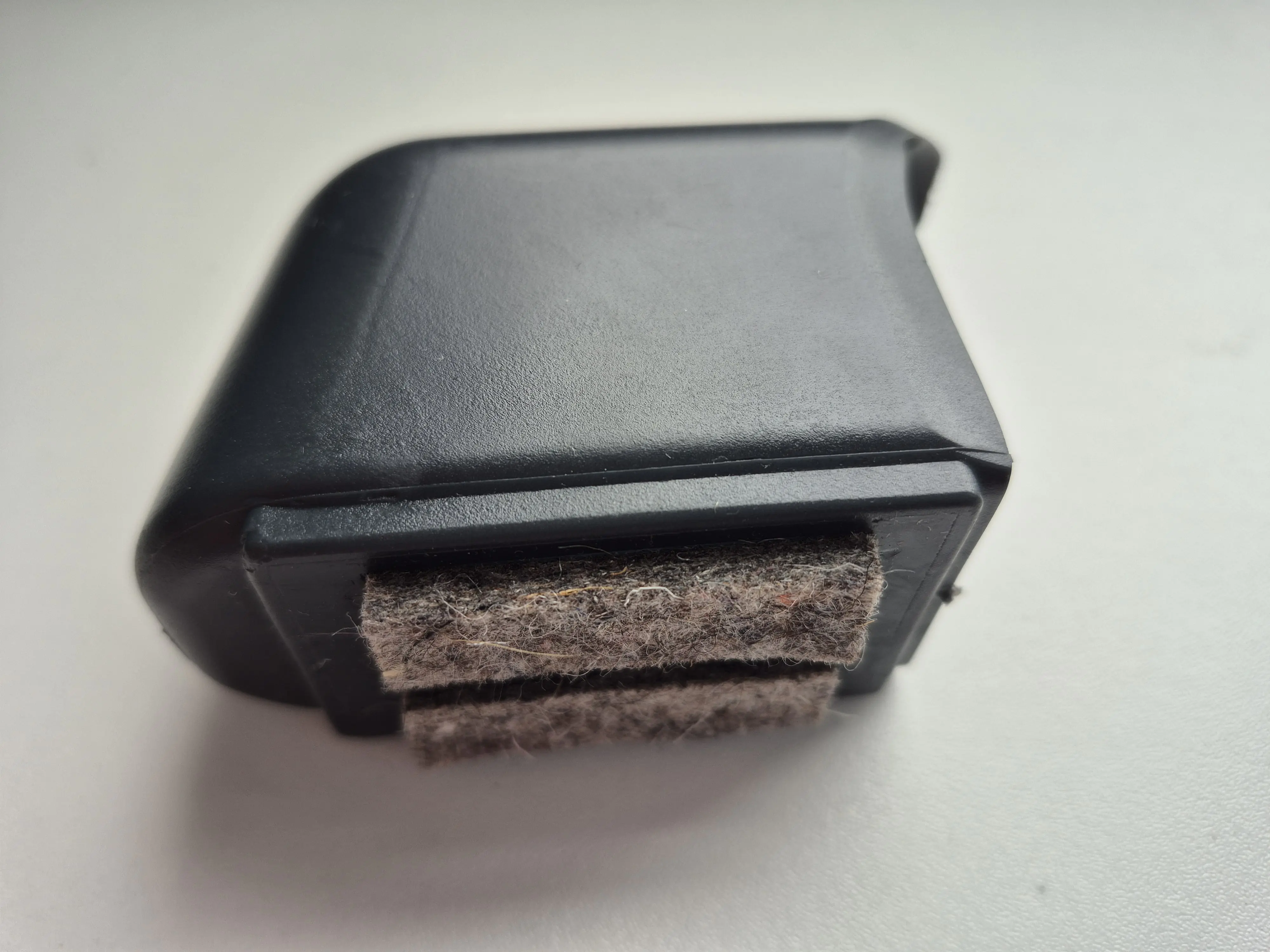 ERSATZTEIL: Fußkappe für Tisch MTH, flachoval 35 x 15 mm mit Filz (Clix)