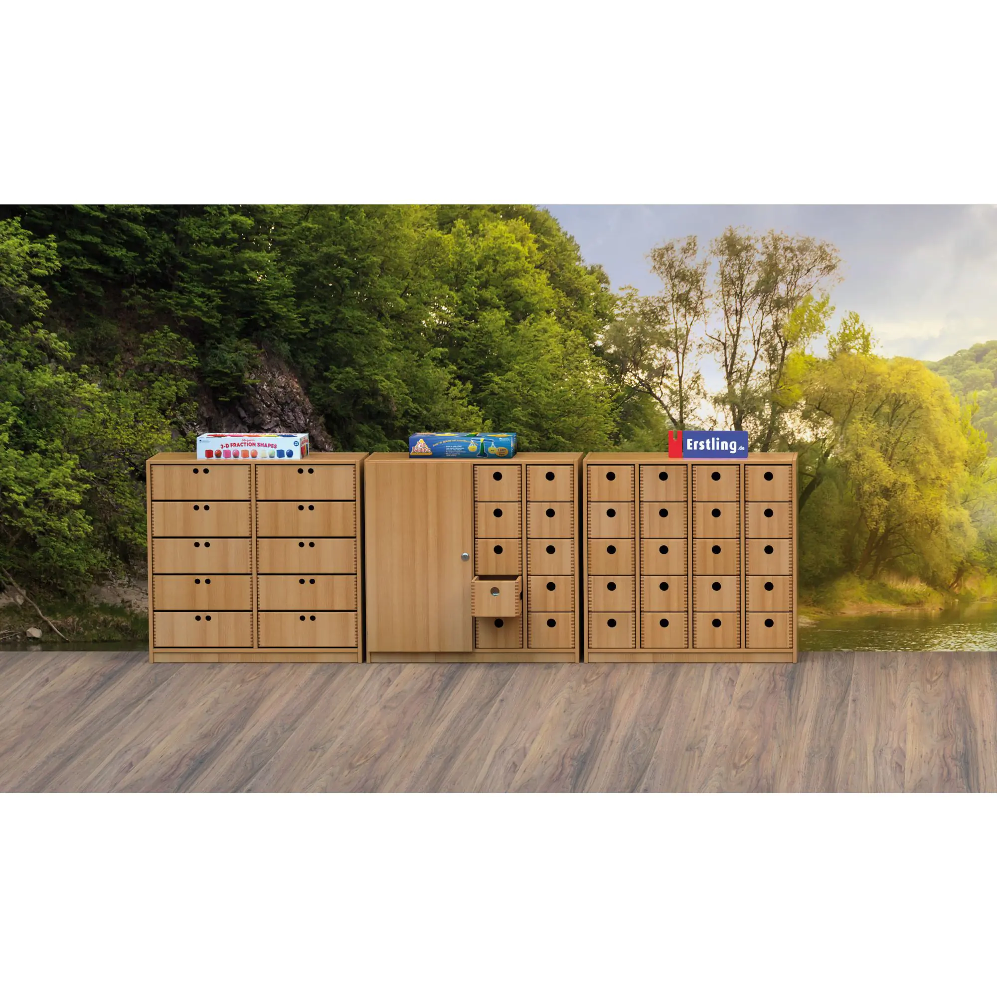 Schrank mit 10 Massivholzkästen,  98 cm hoch, 100x40 cm (B/T), aus der Kategorie -Schränke mit Massivholzkästen