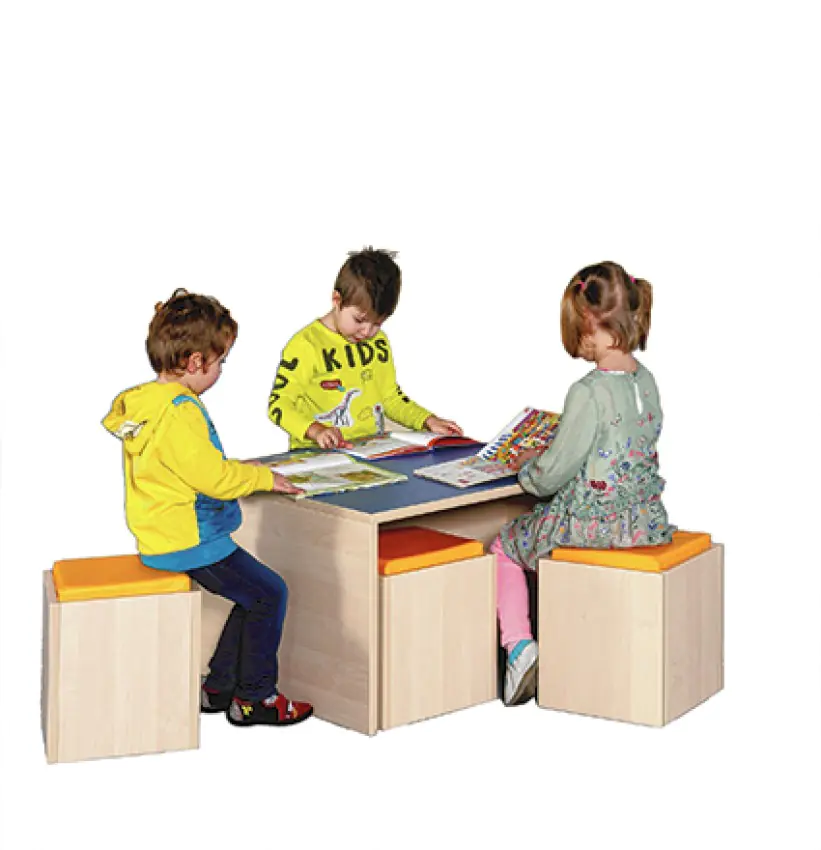 Tischpodest mit 4 Hockern, können ineinander gestellt werden aus der Kategorie Schlafpodeste