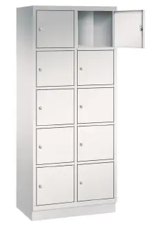 Schließfachschrank mit Stahlblechsockel, B/H/T 82,5x195x50 cm, 10 Fächer aus der Kategorie Stahlschränke