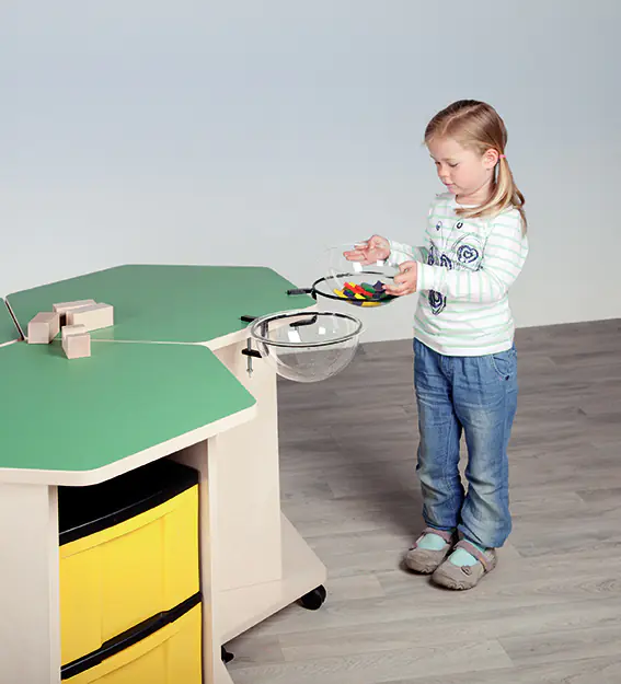 Kugeldisplay aus klarem Kunststoff inklusive Halterung (Schraubklemme)  aus der Kategorie Bastel- + Papieraufbewahrungsschränke