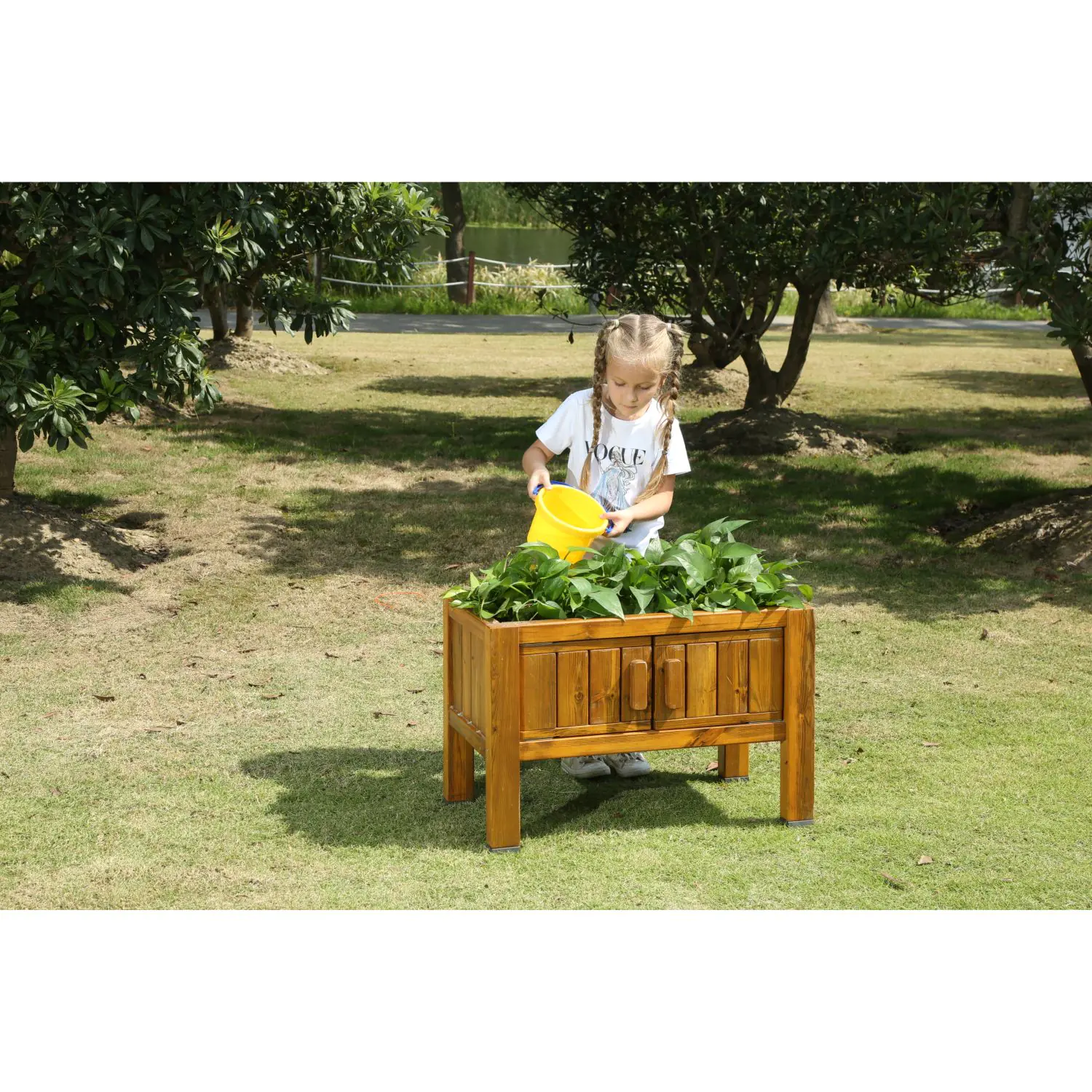 Outdoor-Pflanzkasten mit Wurzelfenster aus der Kategorie Outdoor