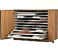 Papierschrank,  90 cm hoch, 136x100 cm (B/T), 10 Zügen, 2 Türen,
