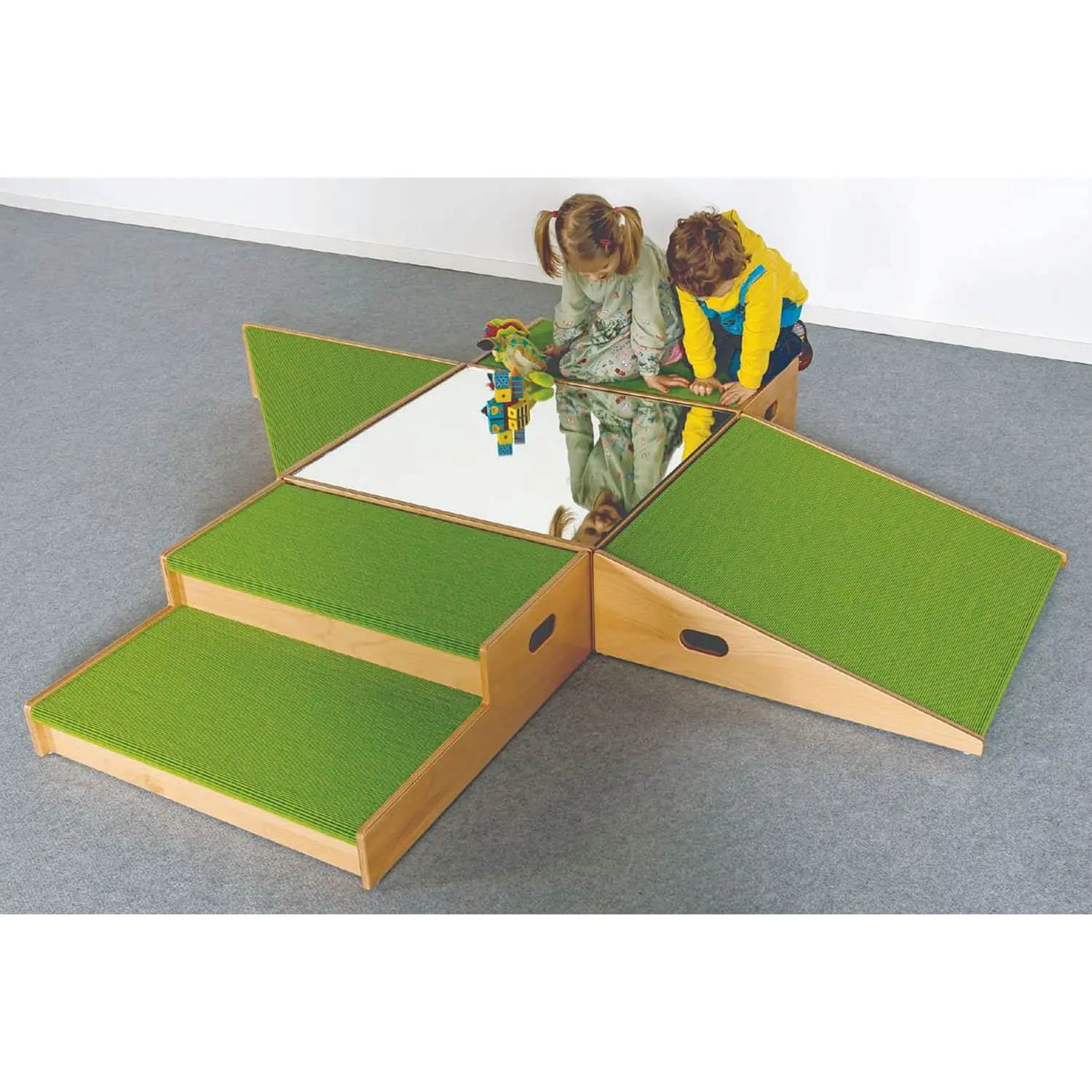 Podestlandschaften: Spielpodestlandschaft aus der Kategorie Spielpodeste