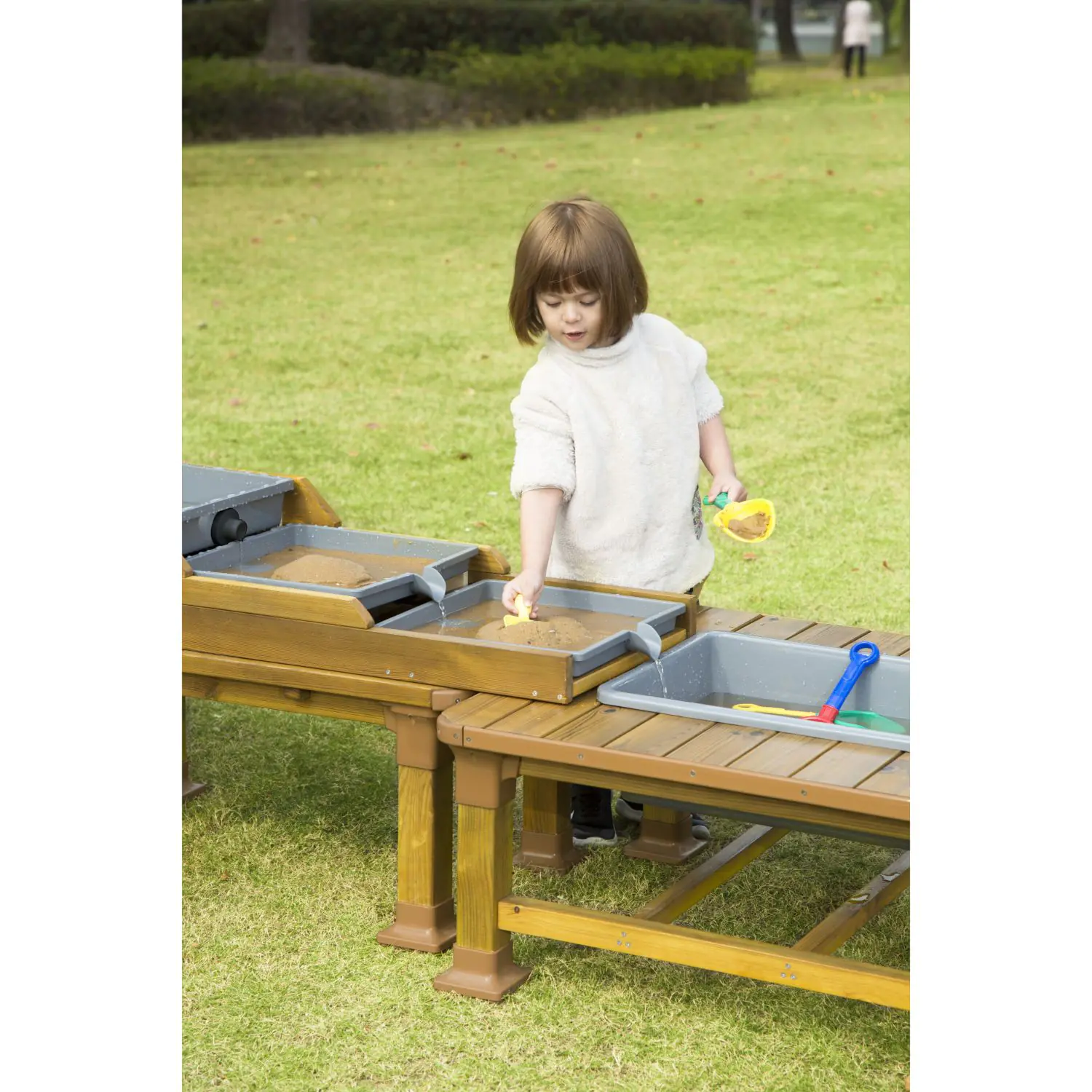 Outdoor Sand und Wassertisch, Set aus zwei Tischen aus der Kategorie Tische