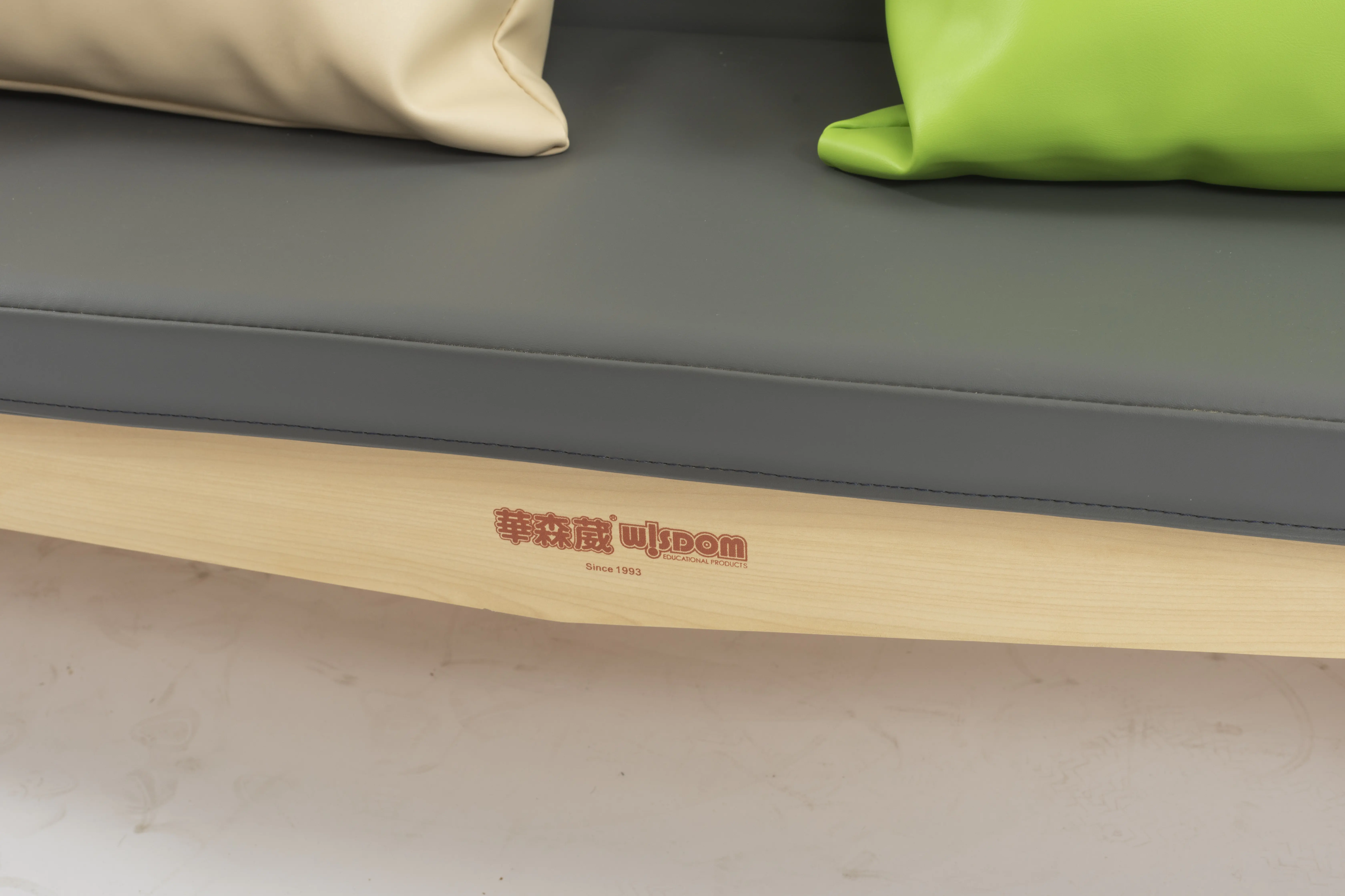 Wisdom Owlaf | Kleines Sofa mit Sitzkissen | Polster | grau, grün | 92 cm x 46 cm x 44 cm aus der Kategorie Alle Produkte