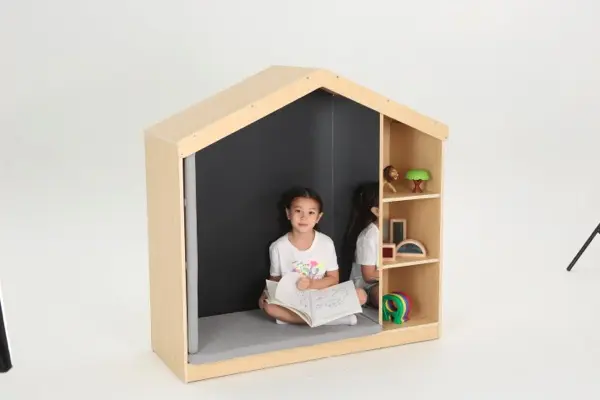 Wisdom Owlaf | Spiel- und Kuschelhaus | 121 x 47 x 120 cm | Holz aus der Kategorie Bausteine & Spiellandschaften