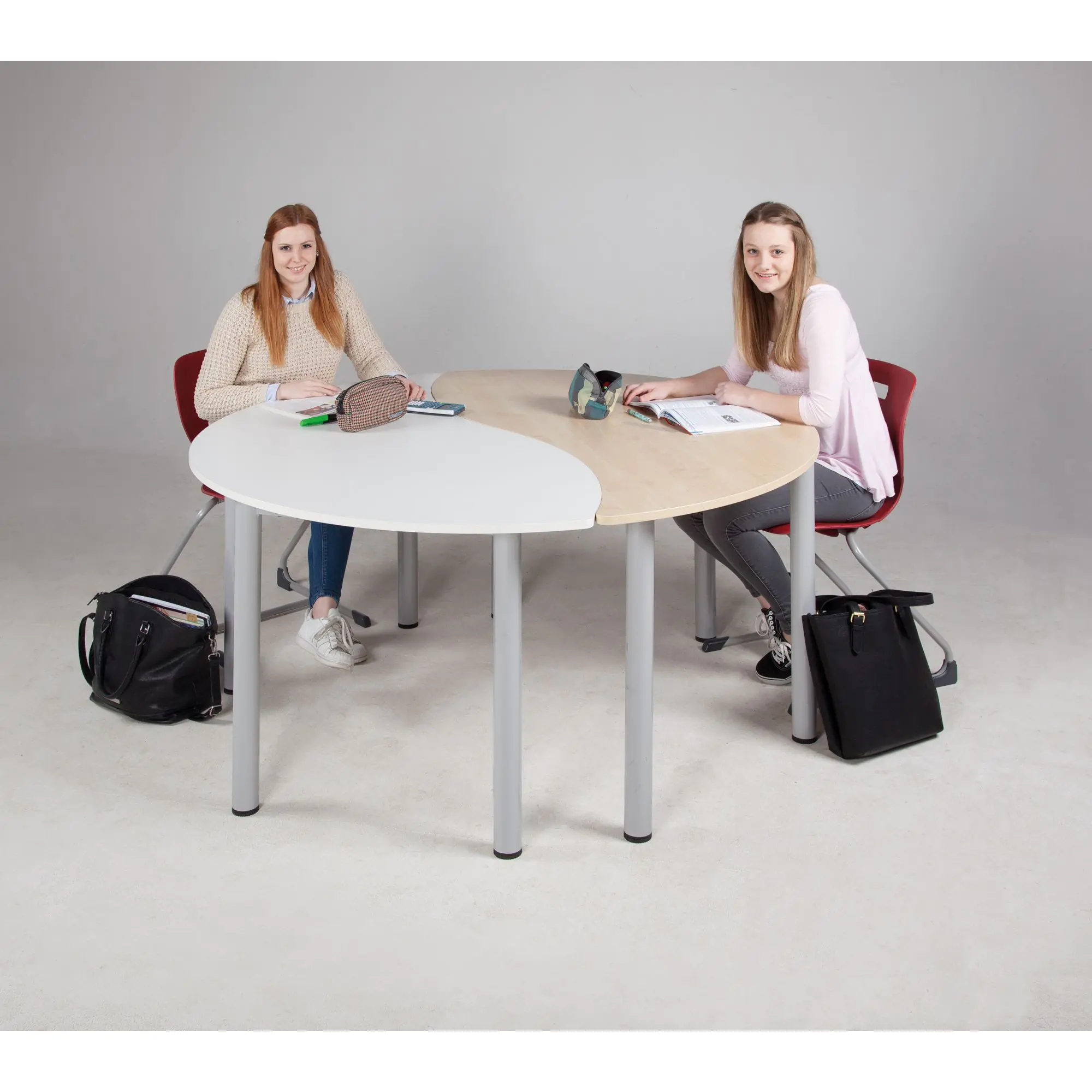 Wellentisch Halbrund, 160x80 (B/T), 72 cm hoch, (2 Füße mit Rollen), aus der Kategorie Wellentische