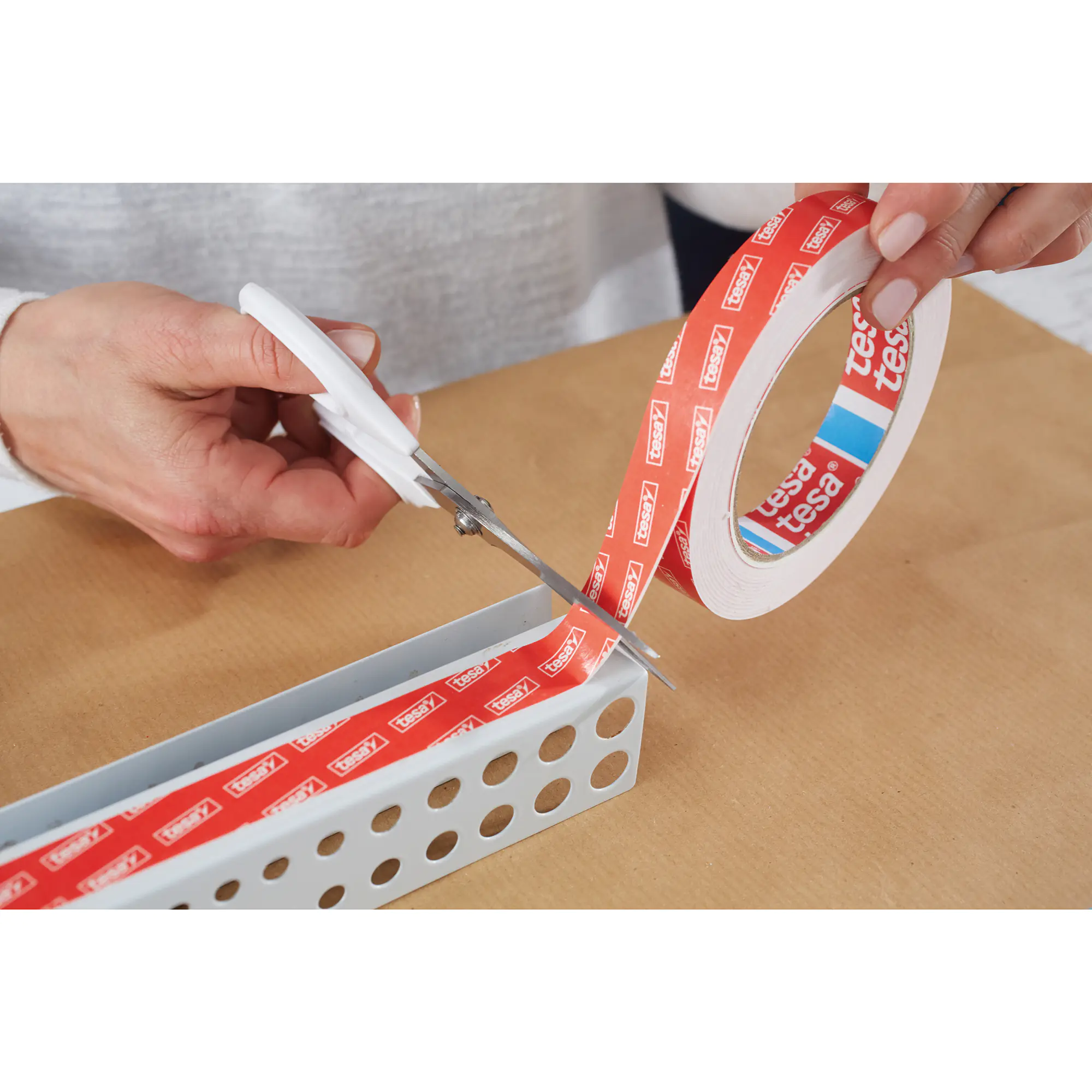 tesa Powerbond Ultra Strong 5m:19 weiß aus der Kategorie Kleber & Befestigung