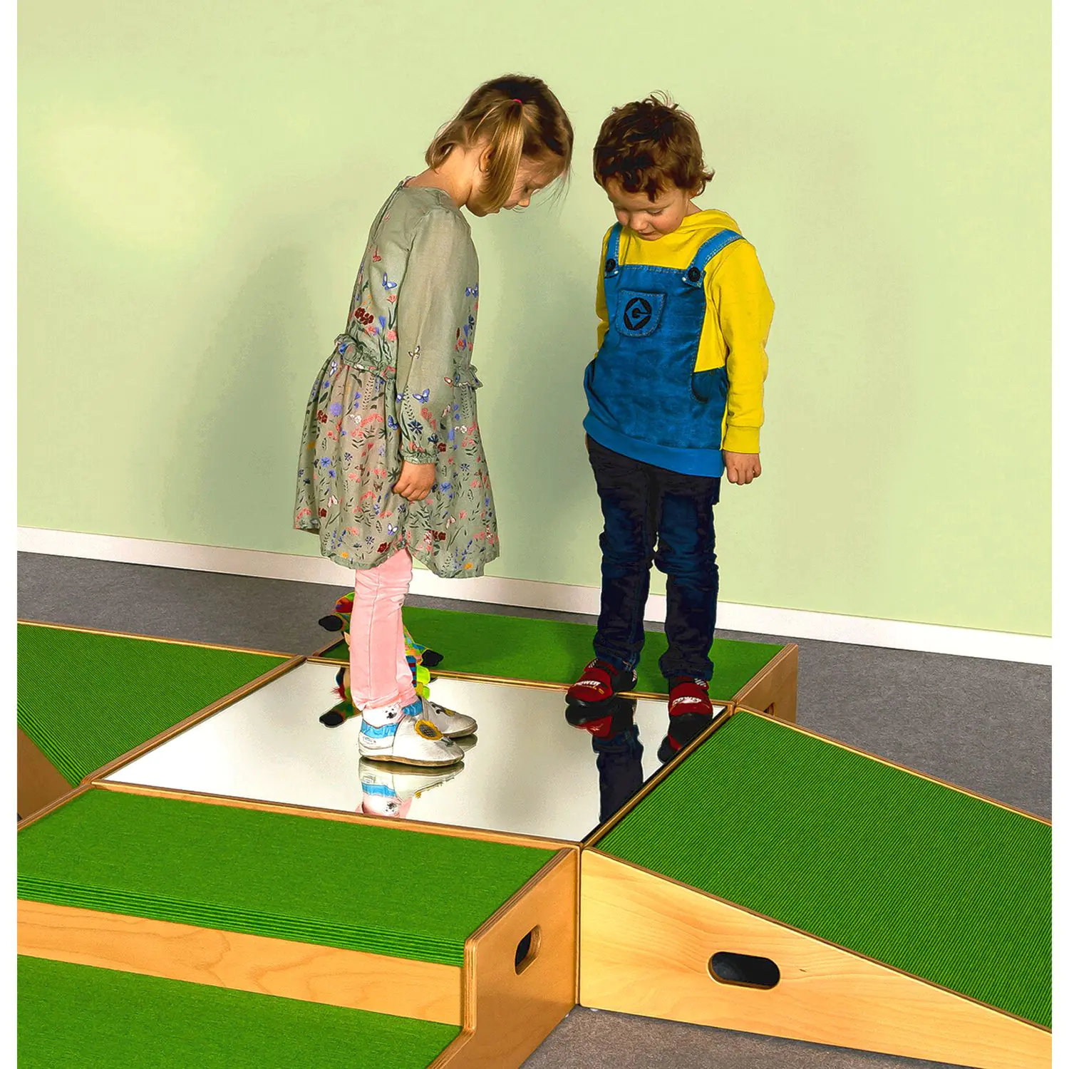 Podestlandschaften: Spielpodestlandschaft aus der Kategorie Spielpodeste