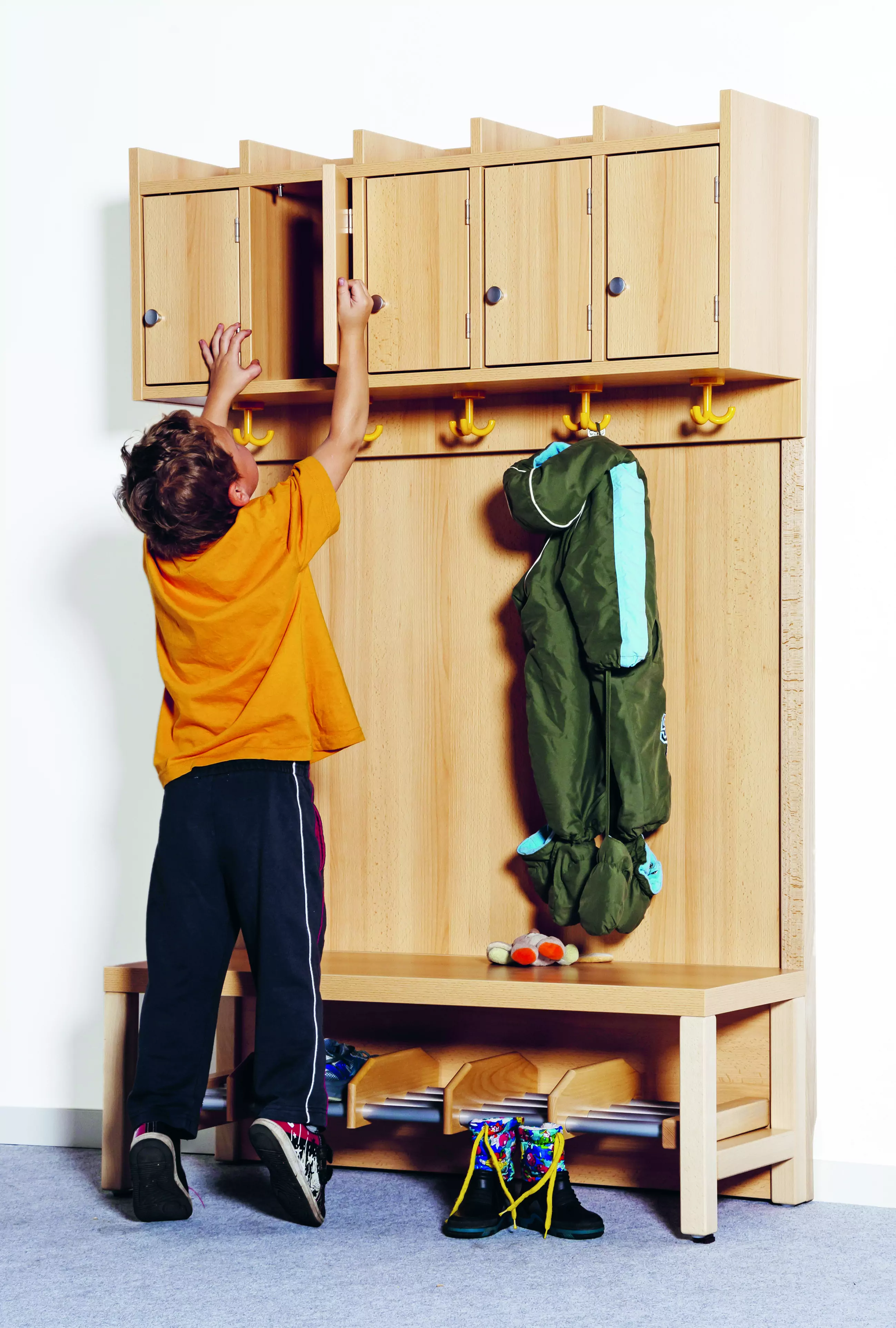 Komplettgarderobe mit Türen, mit Stütze, keine Paneelrückwand, für 4 Plätze aus der Kategorie freistehende Garderoben