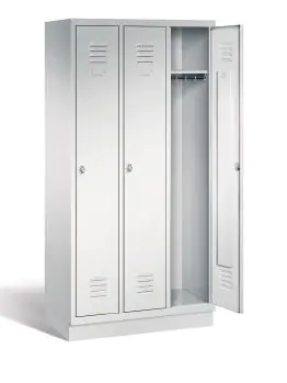 Garderoben-Schließfachschrank mit Stahlblechsockel, B/H/T 92,5x180x50 cm,  3 Fächer aus der Kategorie Stahlschränke