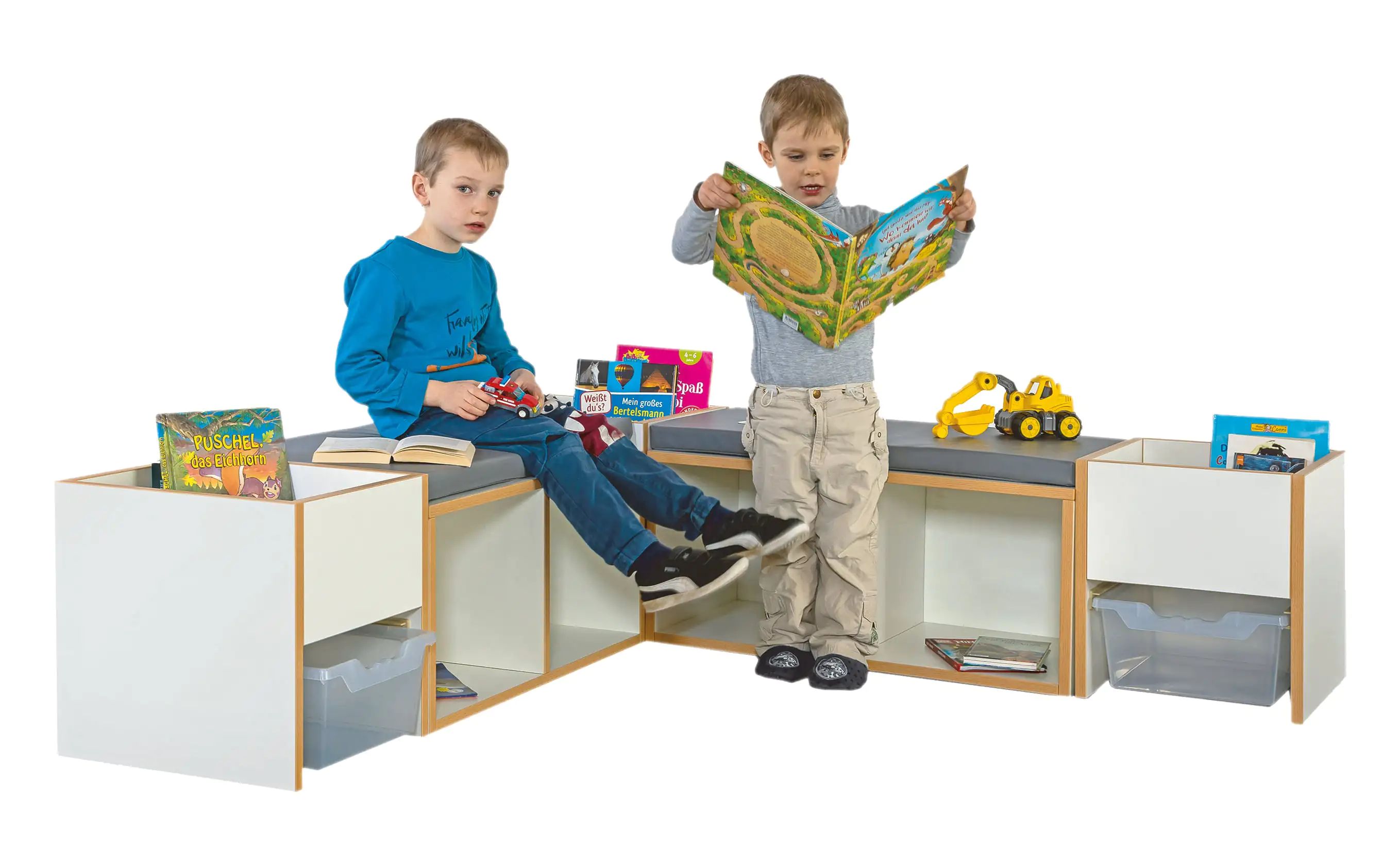 Leselandschaft 2 x Bücherregal als Sitzbank, eine Innenecke aus der Kategorie Leseinseln