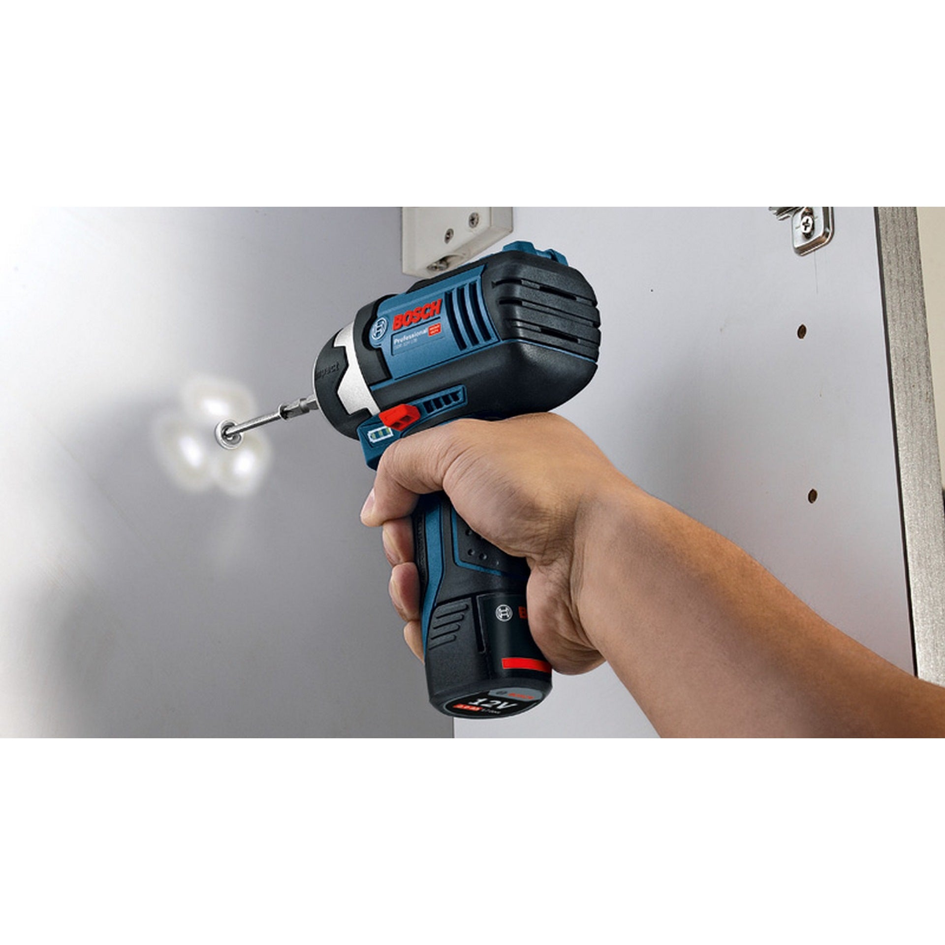 Bosch Akku-Drehschlagschrauber GDR 12V-105, 2 x Akku GBA 12V 2.0Ah in L-BOXX #06019A6977