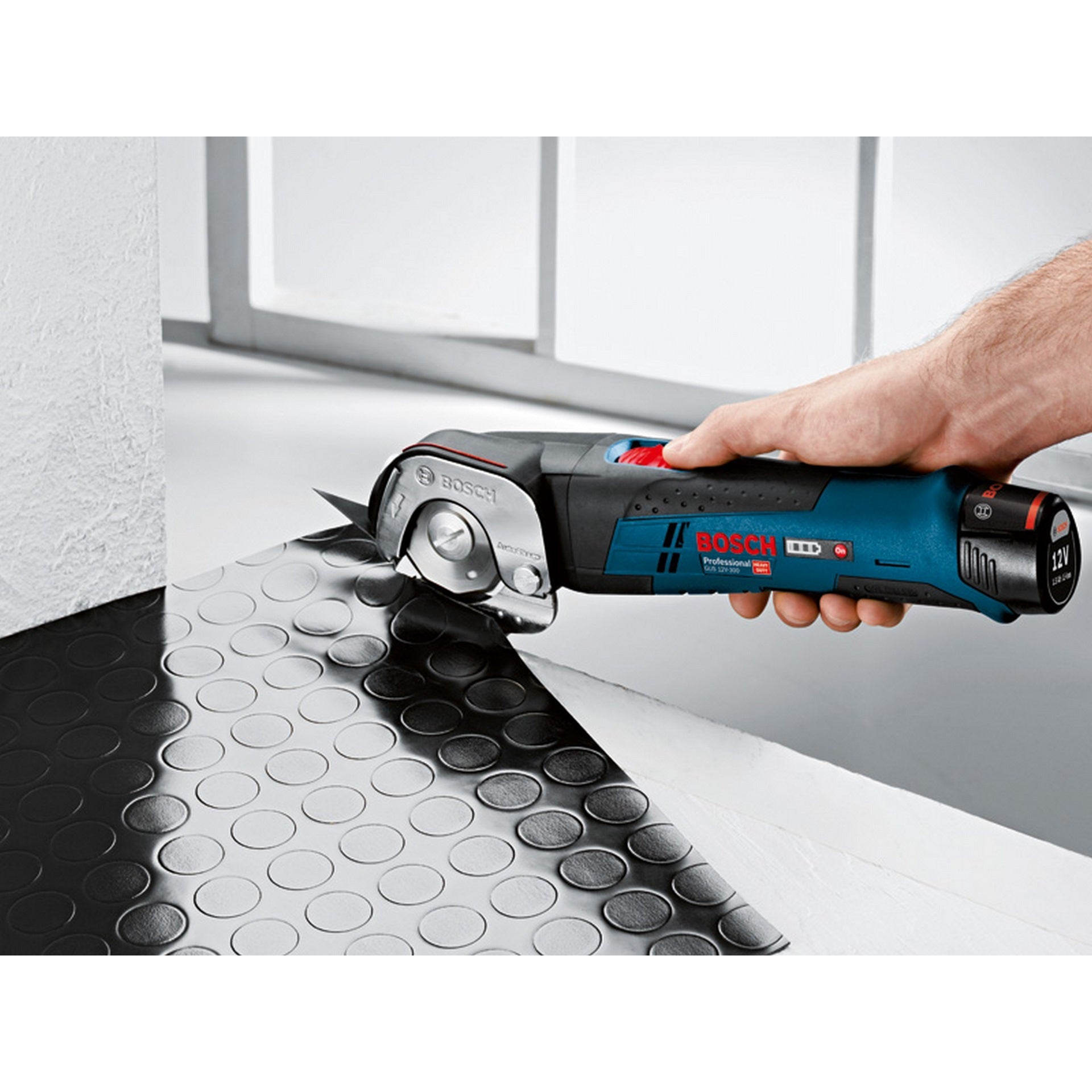 Bosch Akku-Universalschere GUS 10,8 V-LI in L-BOXX #06019B2905