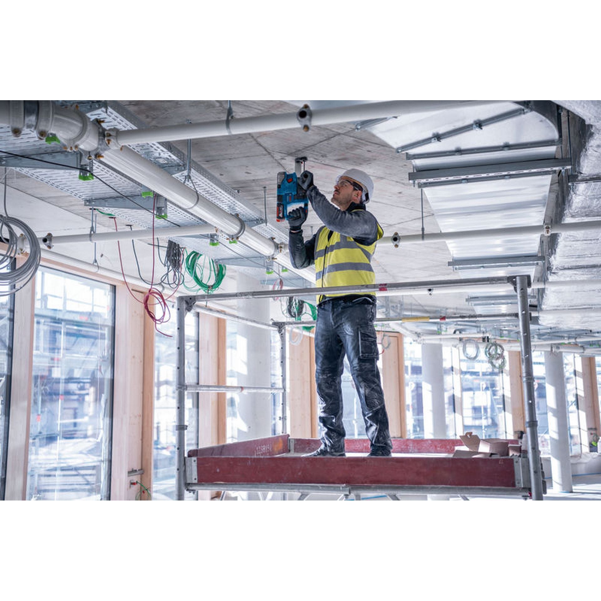 Bosch Akku-Bohrhammer mit SDS plus GBH 18V-22, 2 x Akku GBA 18V 4.0Ah in L-BOXX 136 #0611924002