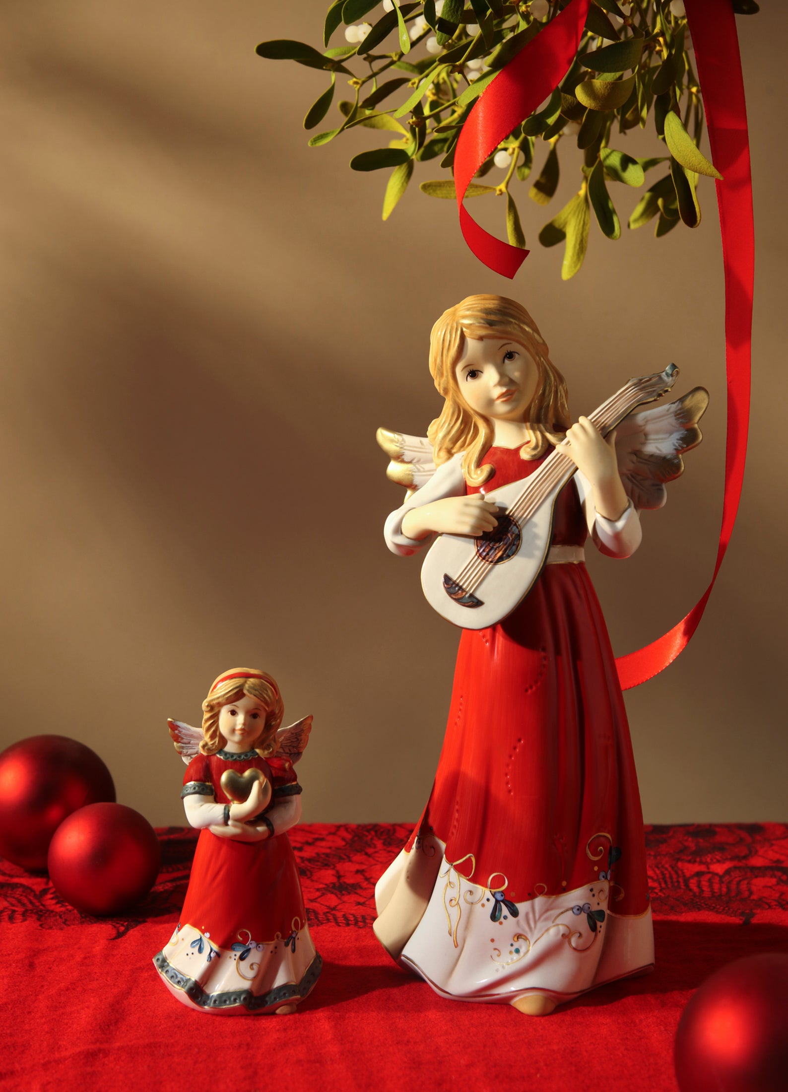 Engel "Himmlische Lautenklänge" 32,5cm (Christmas Mistletoe)