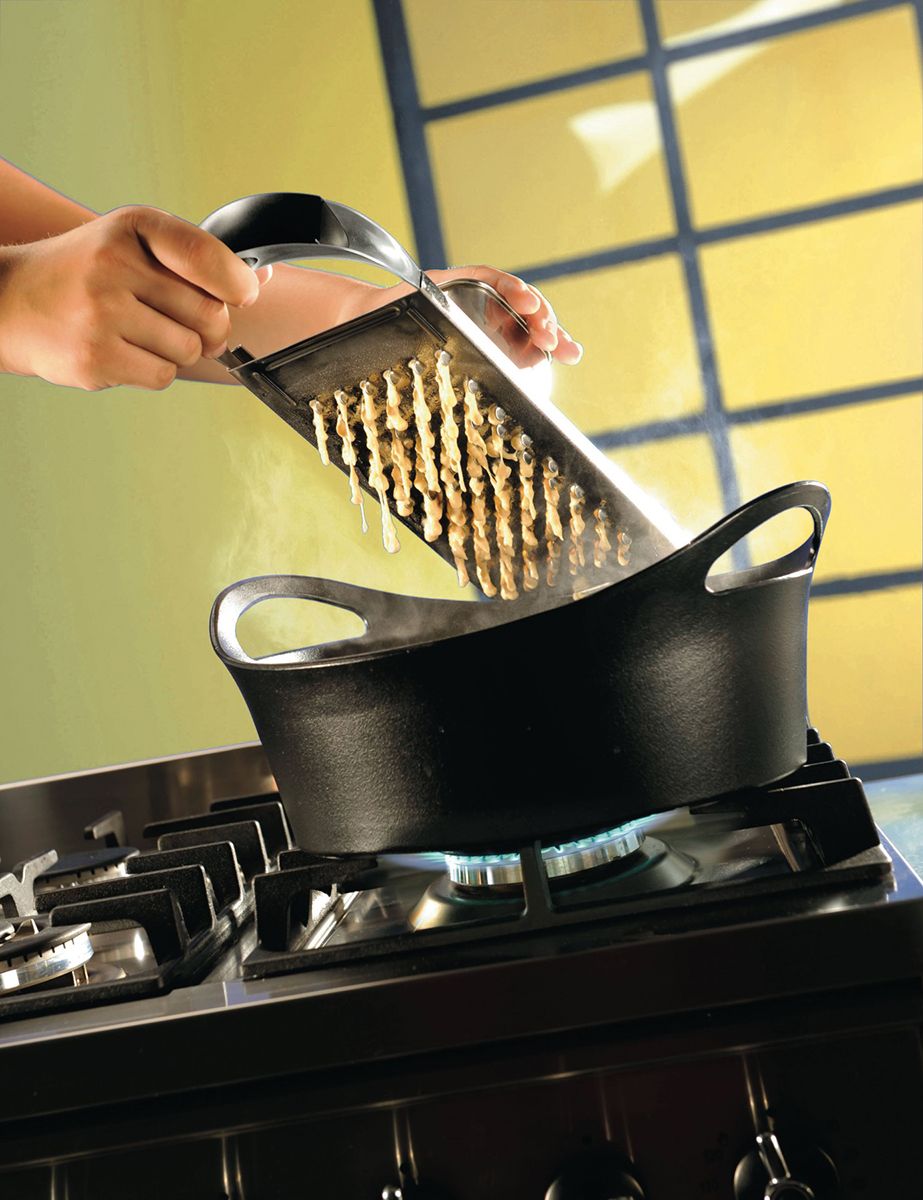 Spätzlehobel für lange Spätzle
