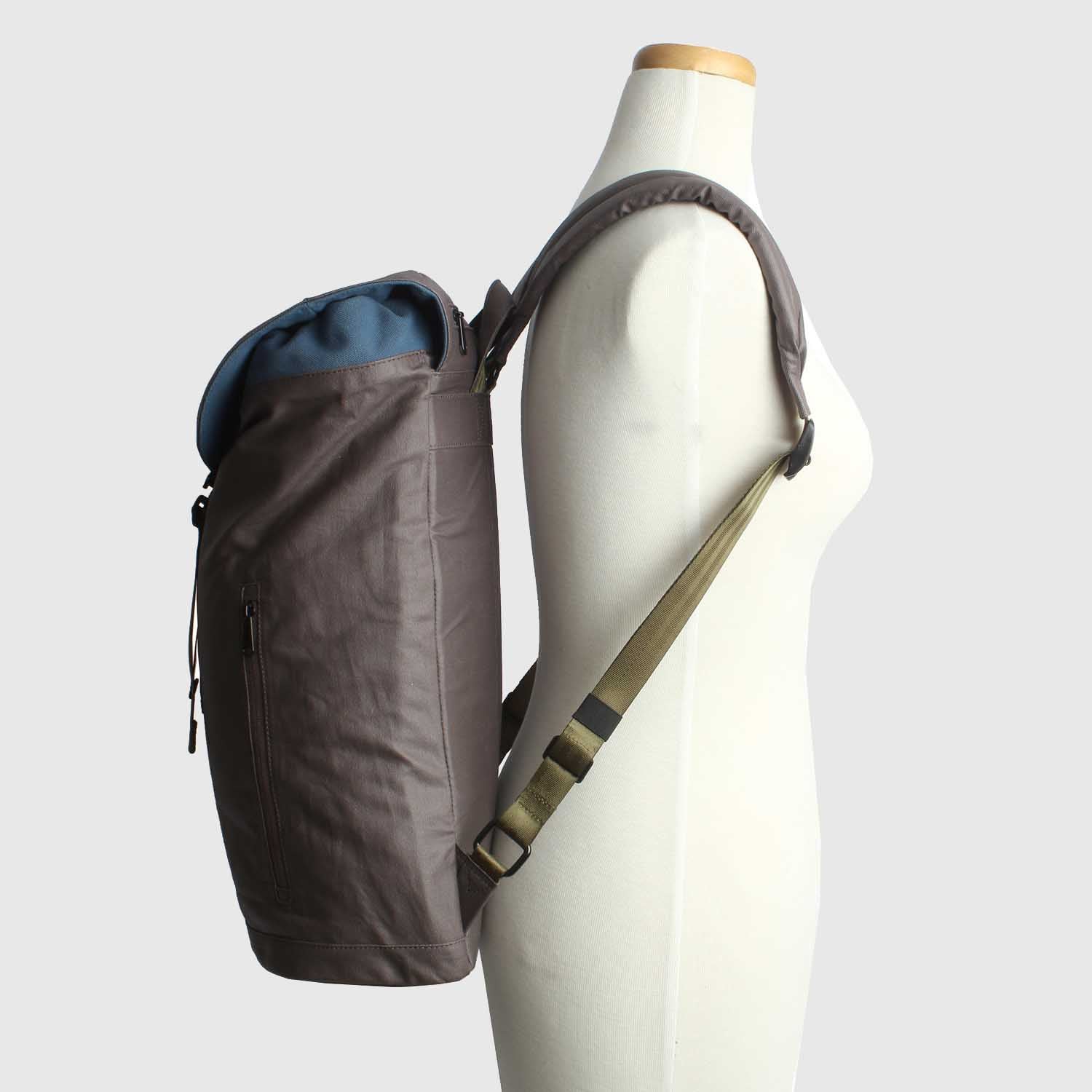 Bandir 2 dark taupe mit Puppe