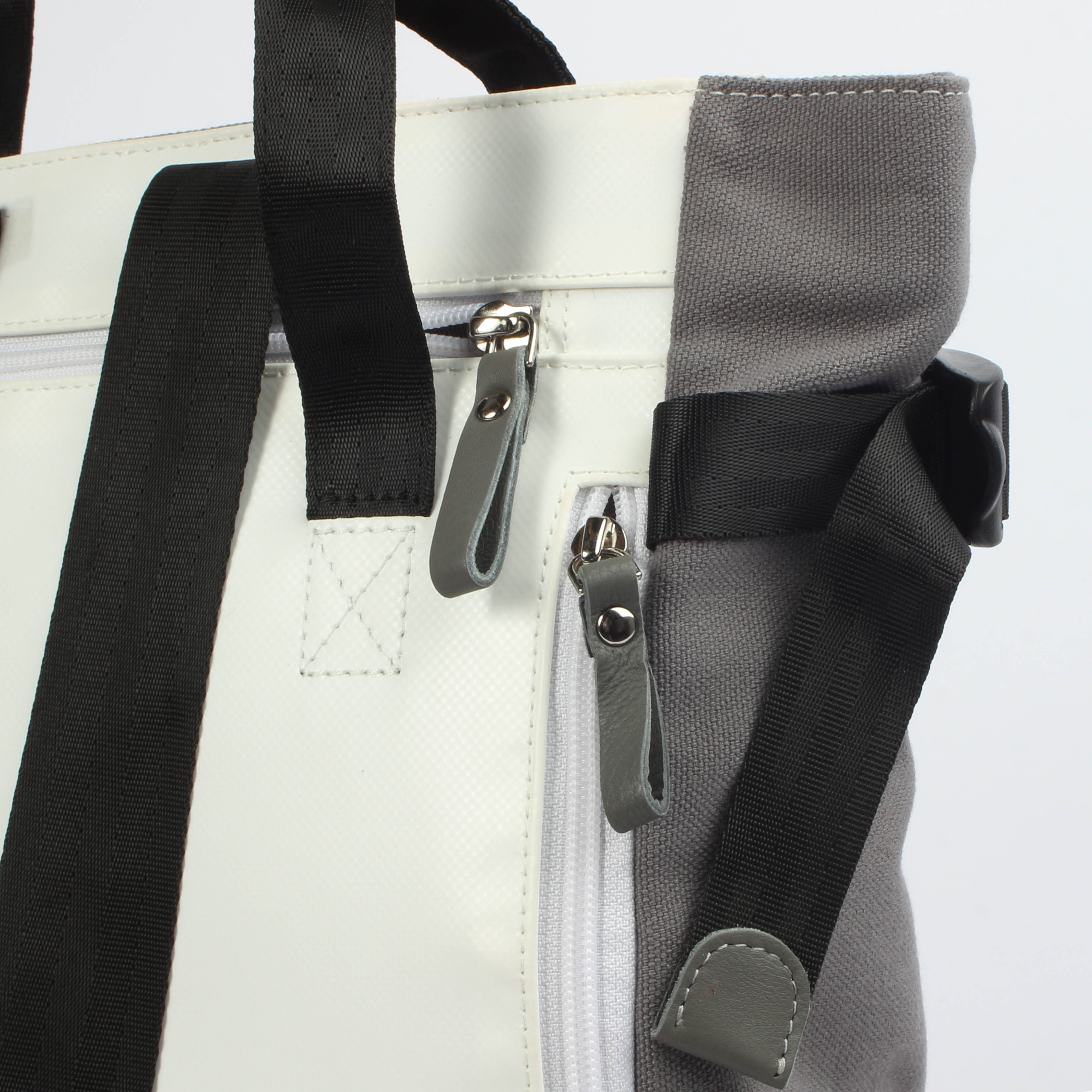 7clouds Mendo 7.4_white-grey_detail 7clouds Mendo 7.4 white-grey-Laptop-Shopper-Rucksack für sportive Frauen-Detail Rückseite