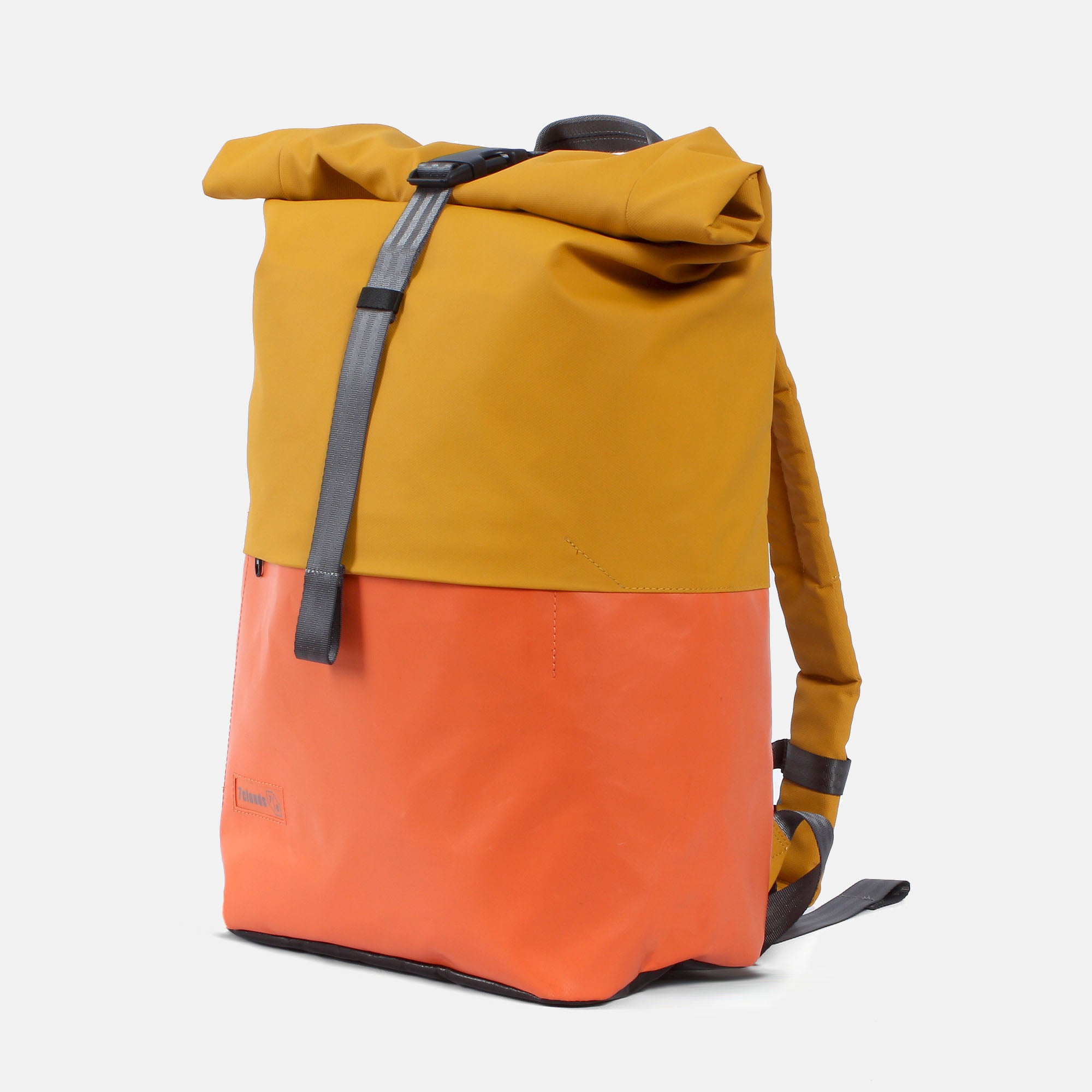 laptop backpack Nomo 7.1 jungle orange-yellow angle