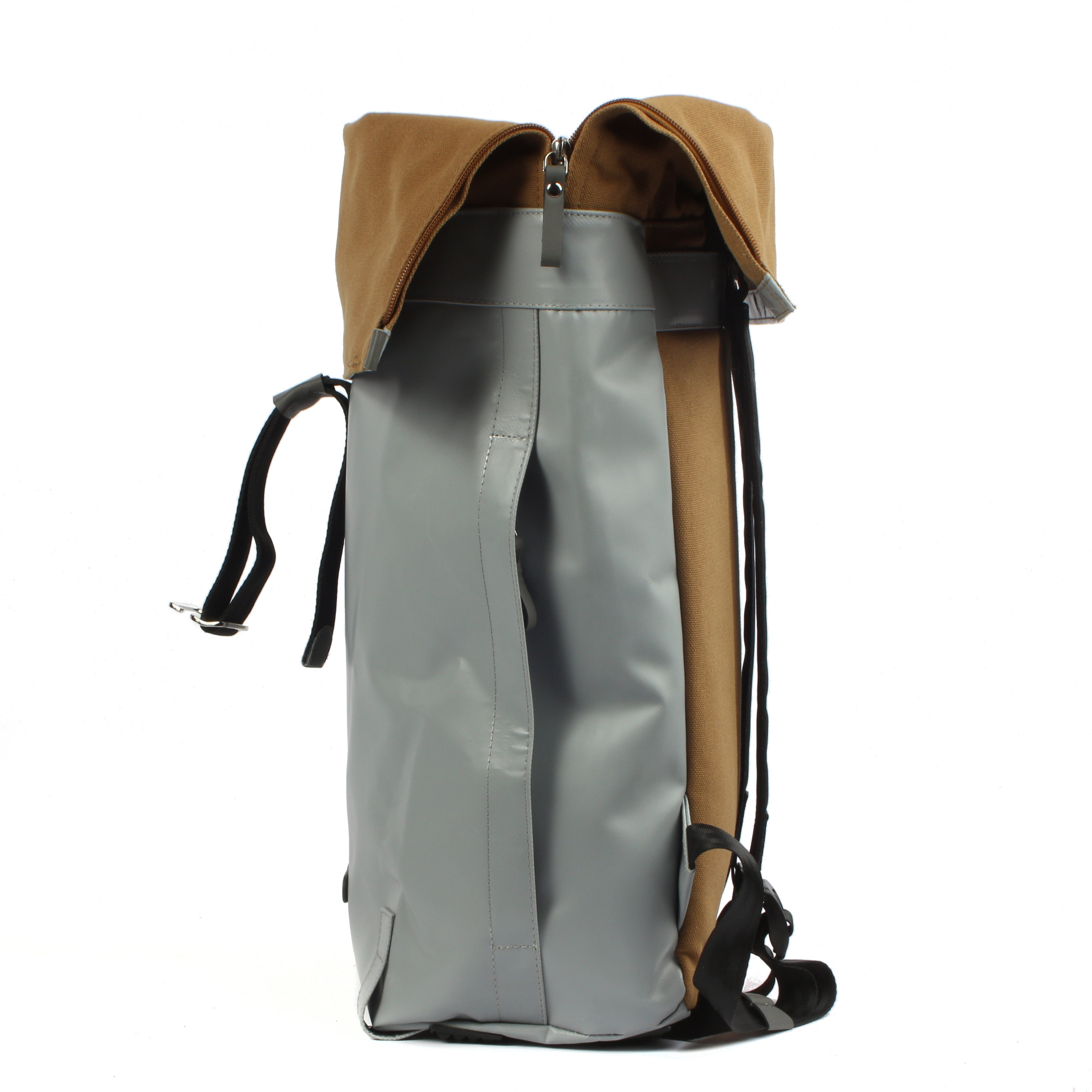 7clouds Sowe 7.4 grey-khaki-nachhaltiger Fold-Top Laptoprucksack-seite offen