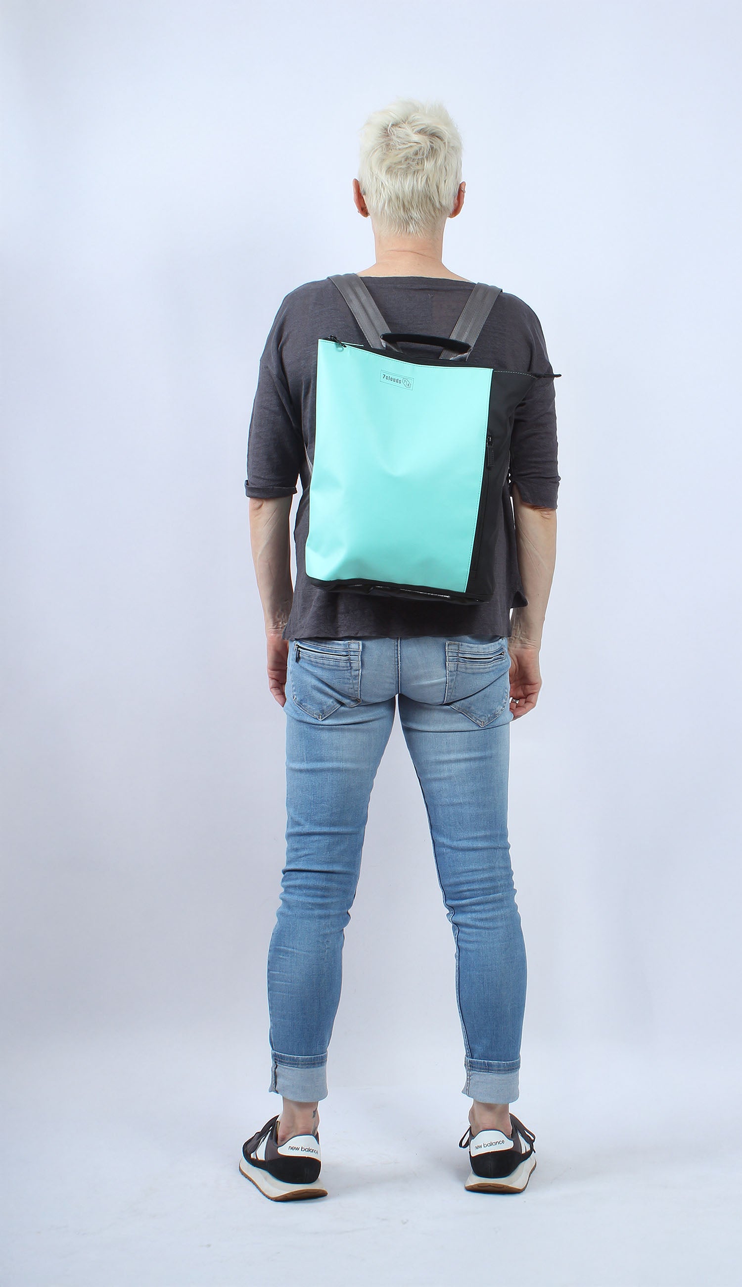 7clouds Shawi 7.1 green-orange mood_(2) Shawi 7.1 mint-black mit Frau