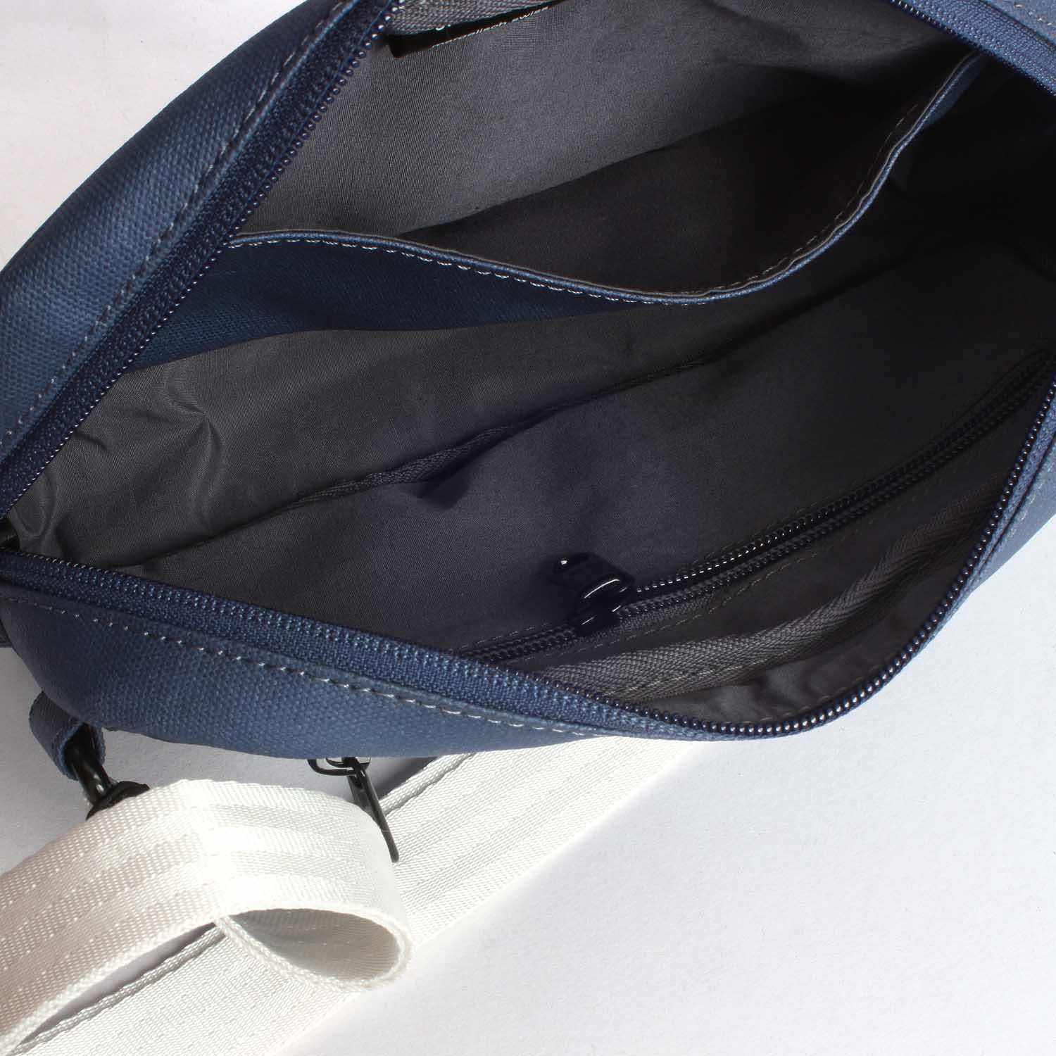 Margelisch Brusttasche Lowen 1 dark blue  innen