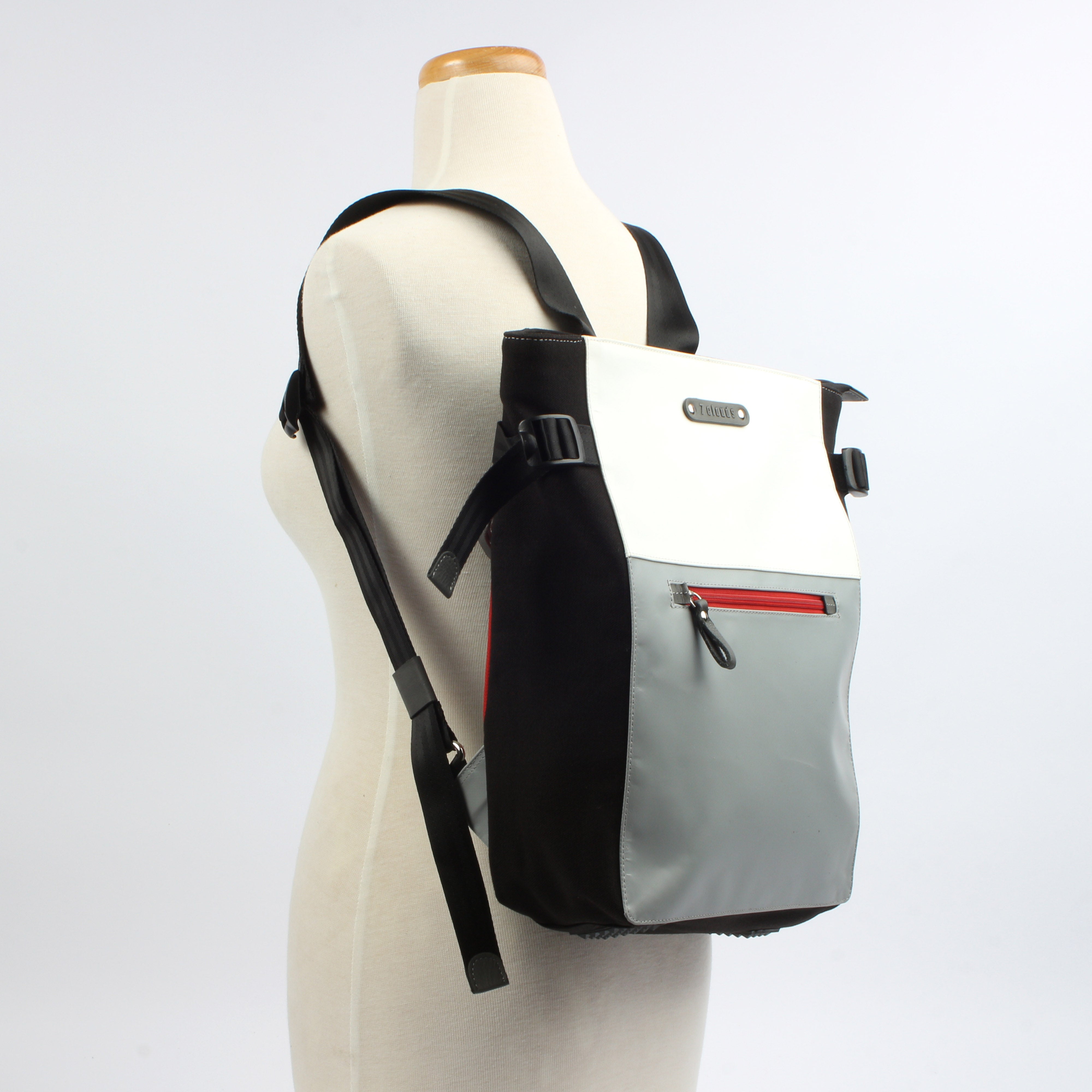 7clouds Belis 7.1 grey-white-black sustainable lady fashion backpack side model