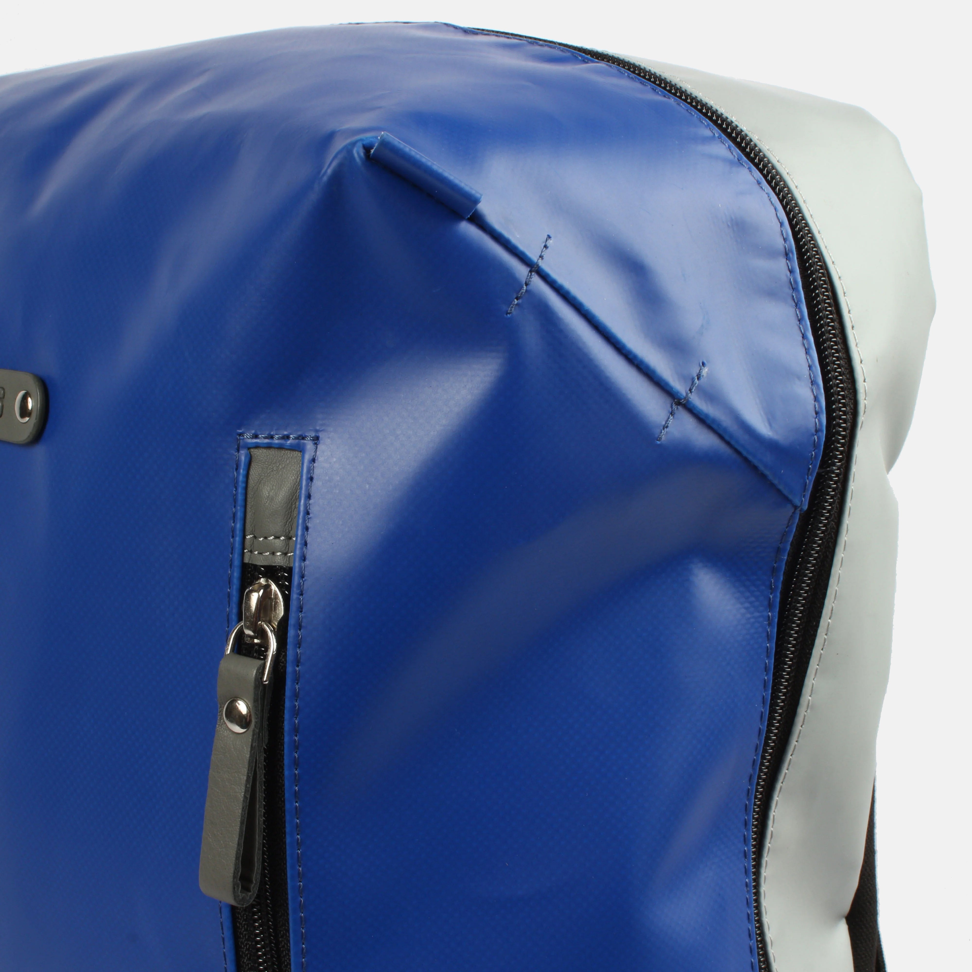 7clouds Novis 7.1B_blue-grey_detail 7clouds Novis 7.1 B blue-grey nachhaltiger Laptoprucksack Detail
