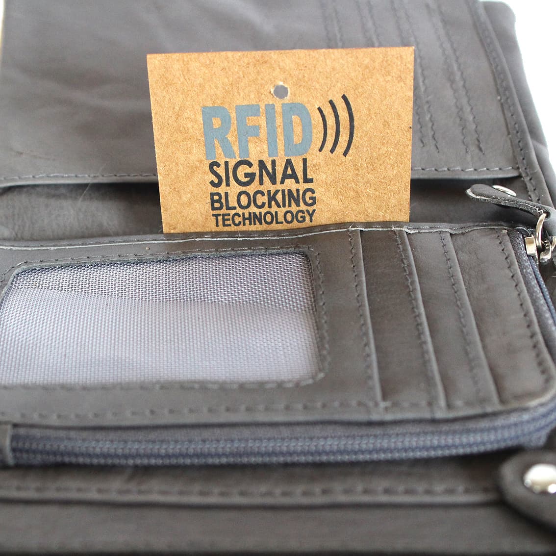 MARGELISCH Portemonnaie Berlin 1 - upcycling Ledersofa - RFID