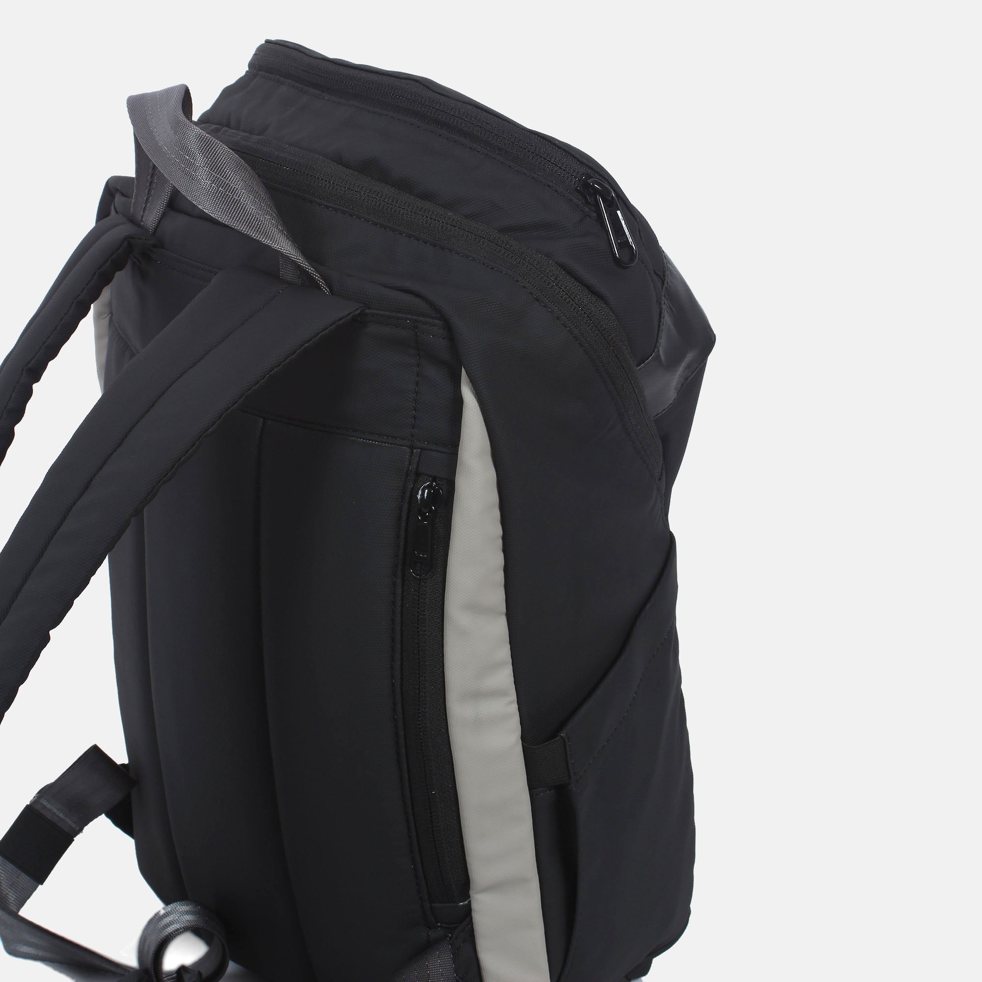 backpack Tike 7.1 black from 7clouds detail back