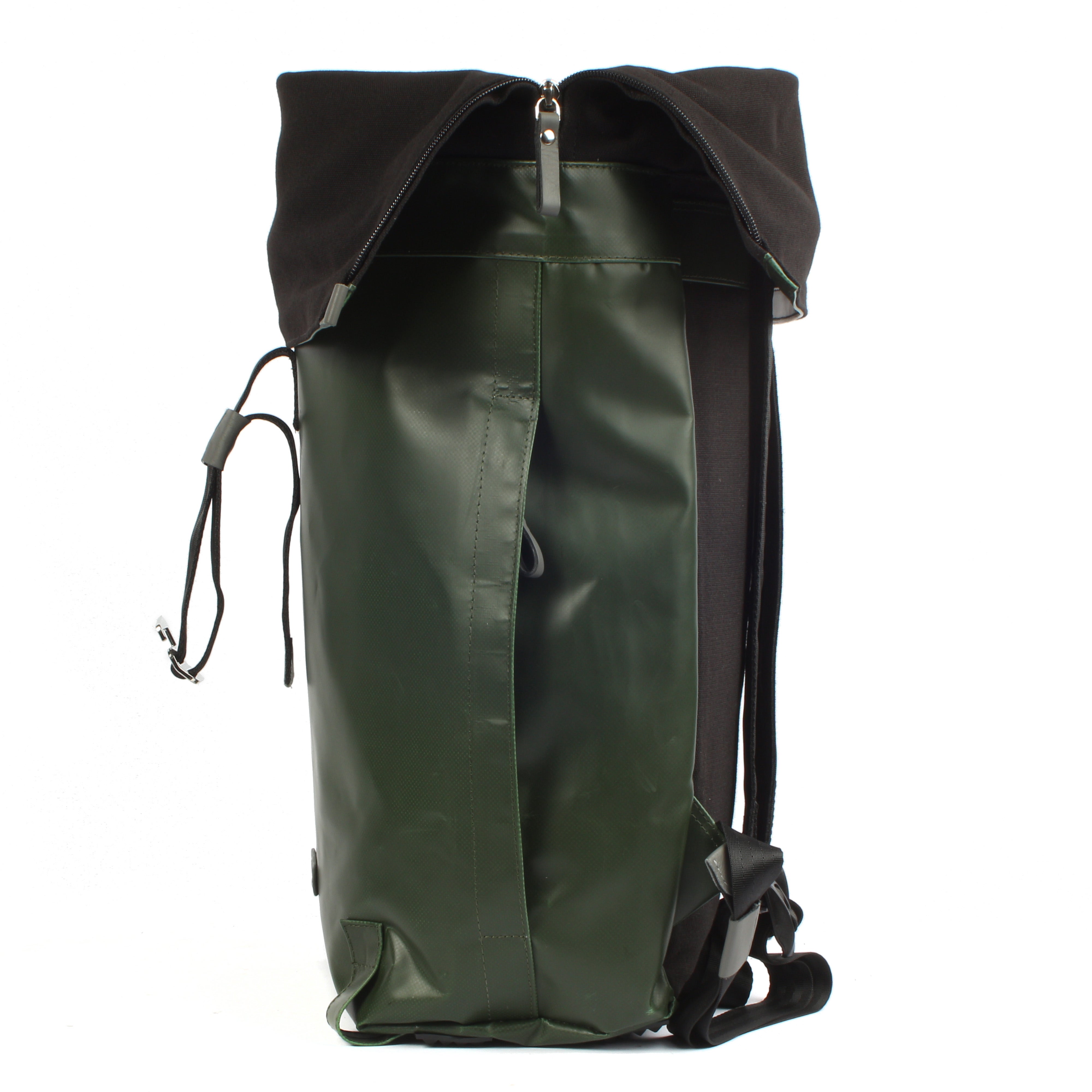 7clouds Sowe 7.4 junglegreen-black-fold-top laptopbackpack with RPET-side open