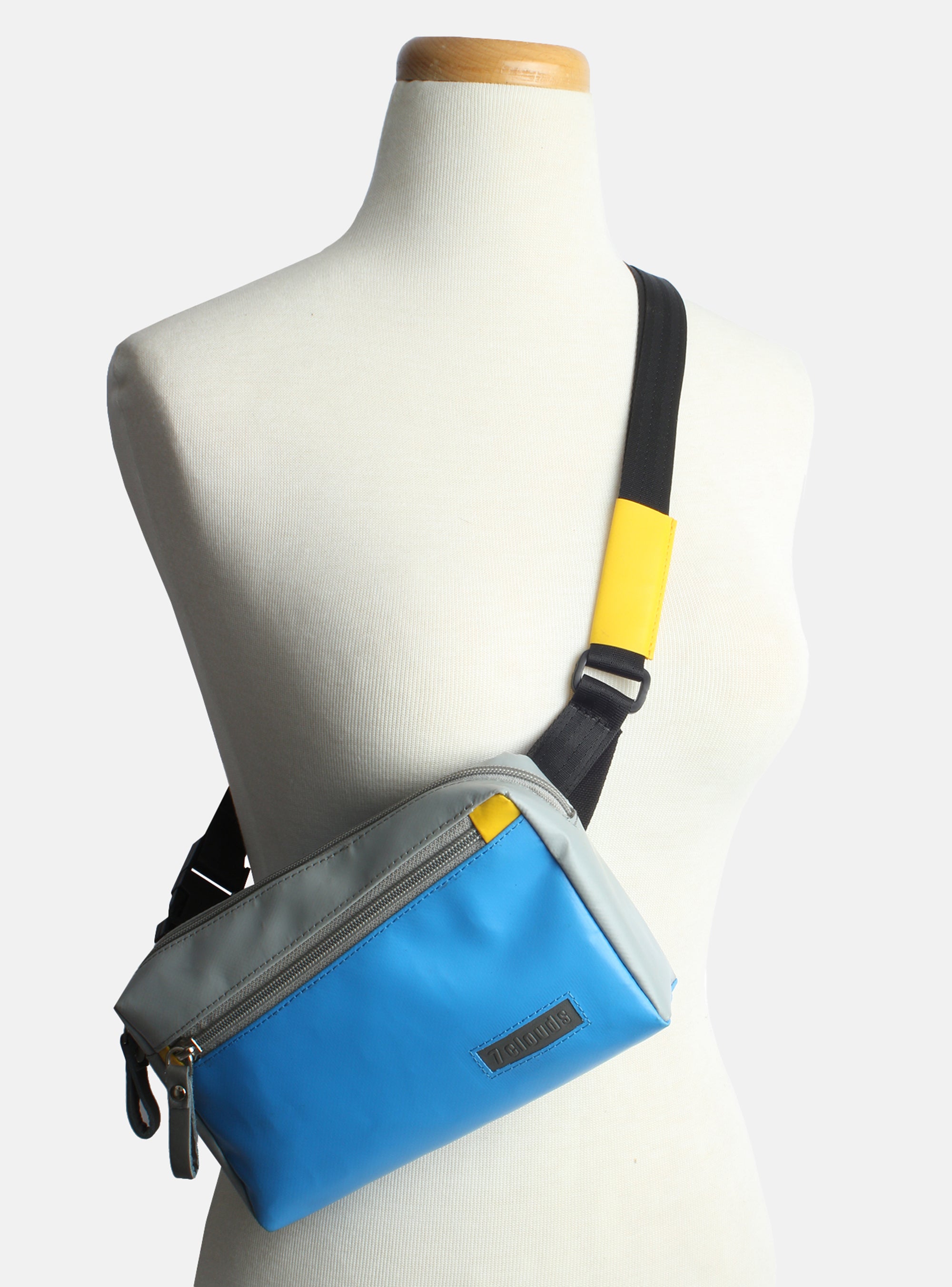 Crobod 7.1 lightblue-grey puppe 7clouds Bauchtasche Crobod 7.1 lightblue-grey Puppe Front