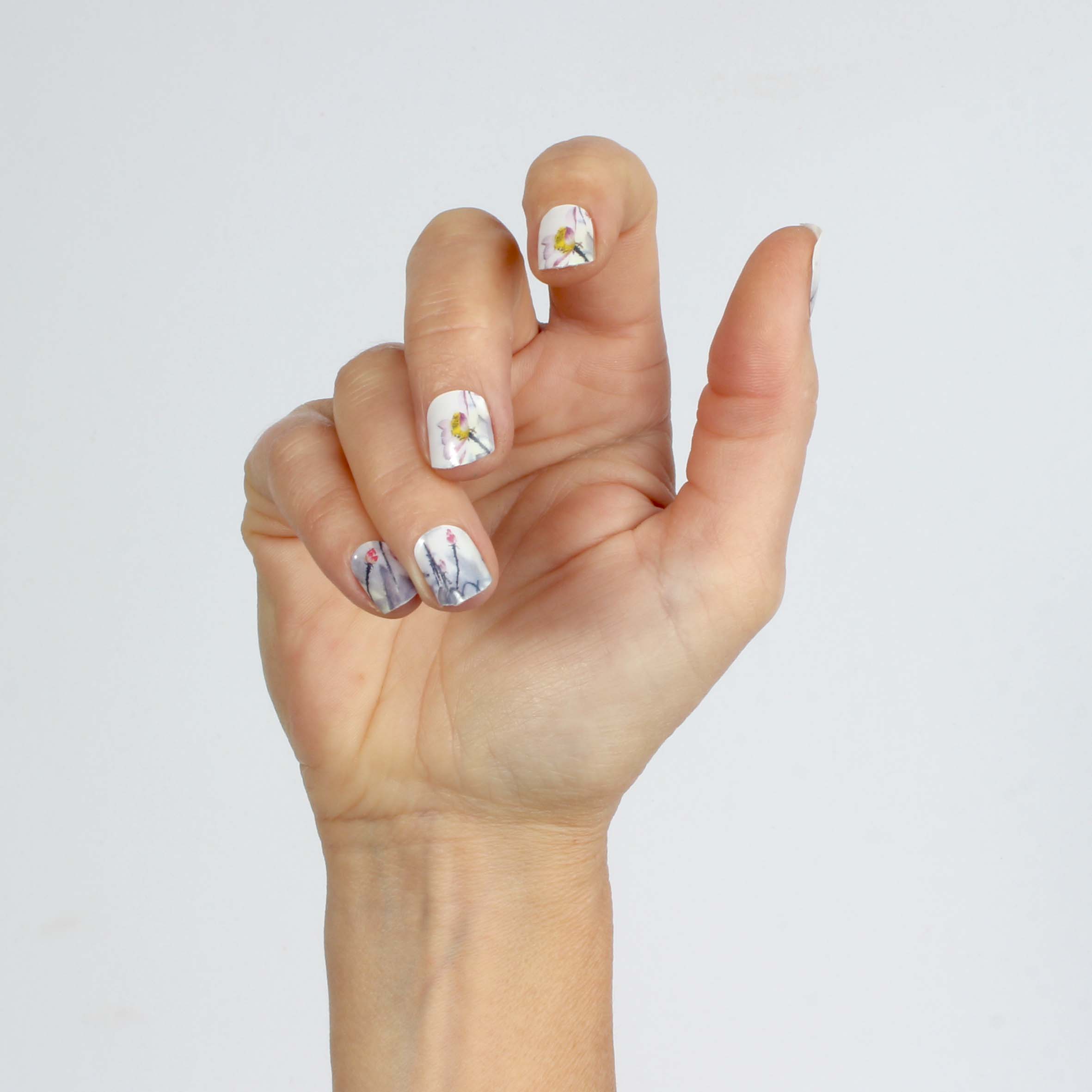 Laued nail wraps-flower mood-kimono-hand