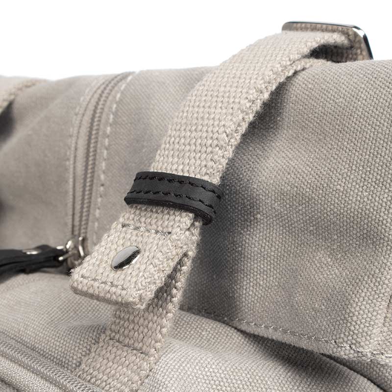 Margelisch Nemin 1 canvas grau Rolltoprucksack Detail Lederloop mit Gurten