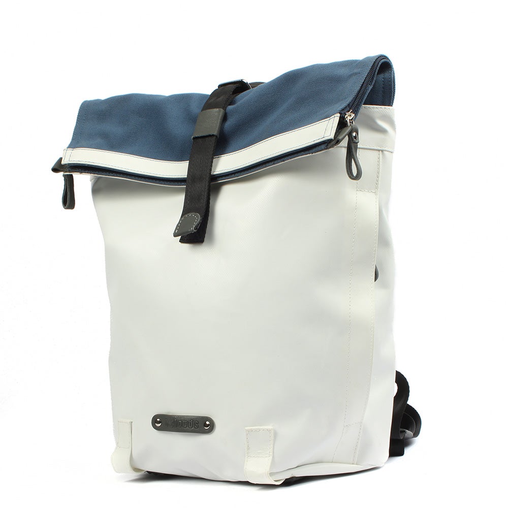 7clouds Dwars 7.4 white-blue Damen Stadtrucksack mit nachhaltimem RPET, recycling PET Flaschen, Front