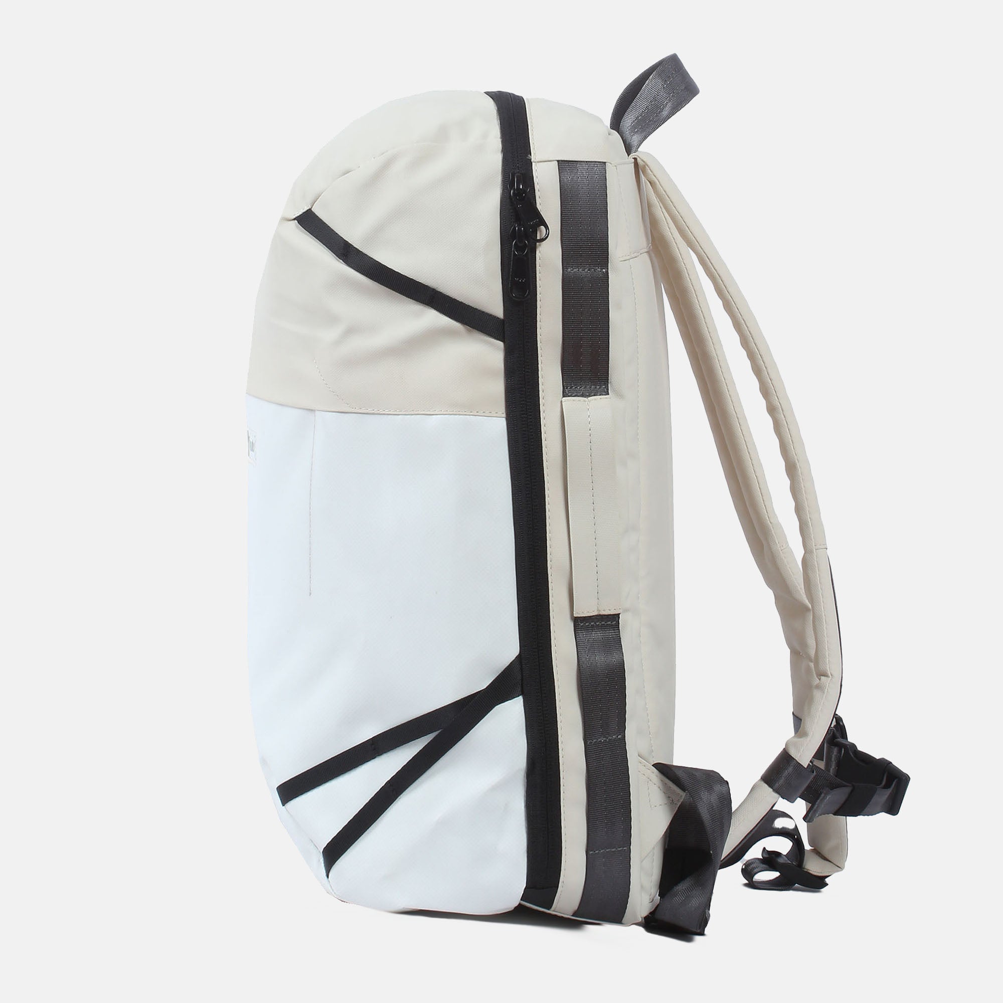 7clouds Laptop-Rucksack Nacov 7.1 white-off white seitlich