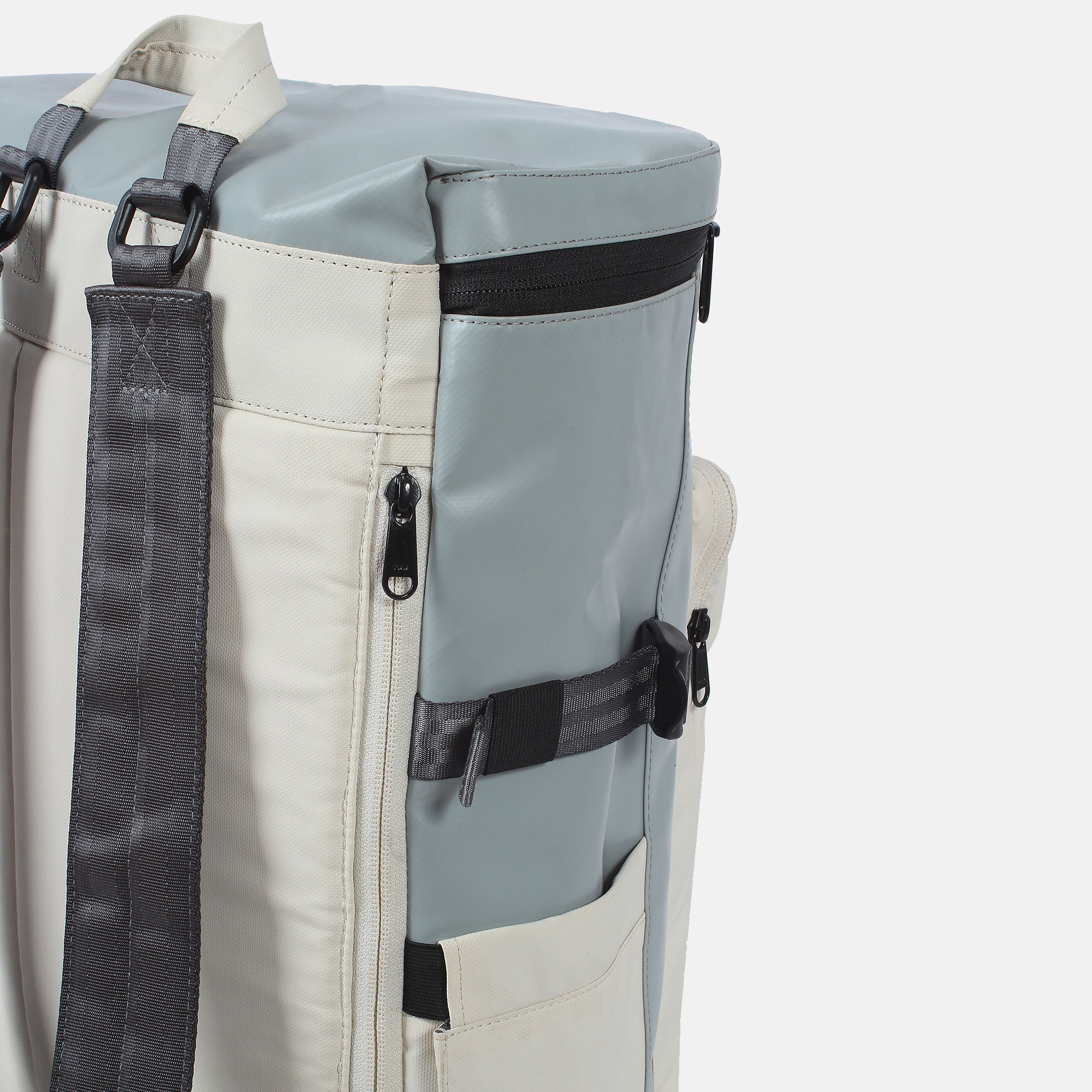 7clouds Laptop Rucksack Heloy 7.1 grey-off white Detail Reissverschluss
