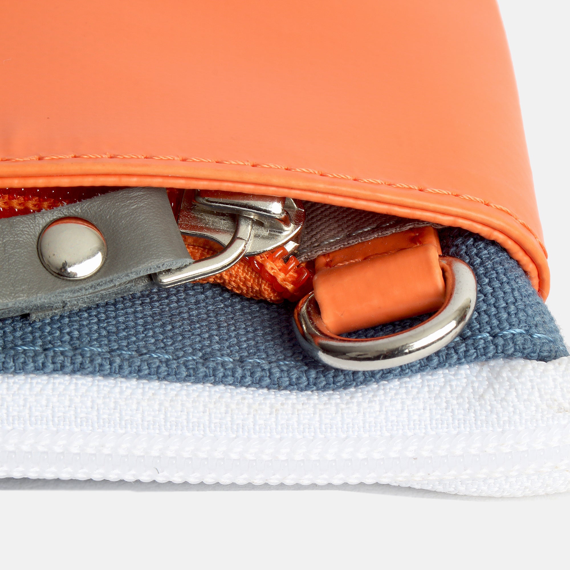 Markyna 7.2 orange-blue detail 7clouds Handytasche Markyna 7.2 orange-blue Detail