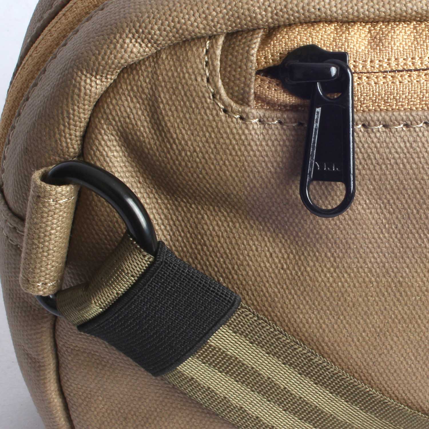 Margelisch Brusttasche Lowen 1 camel  Detail