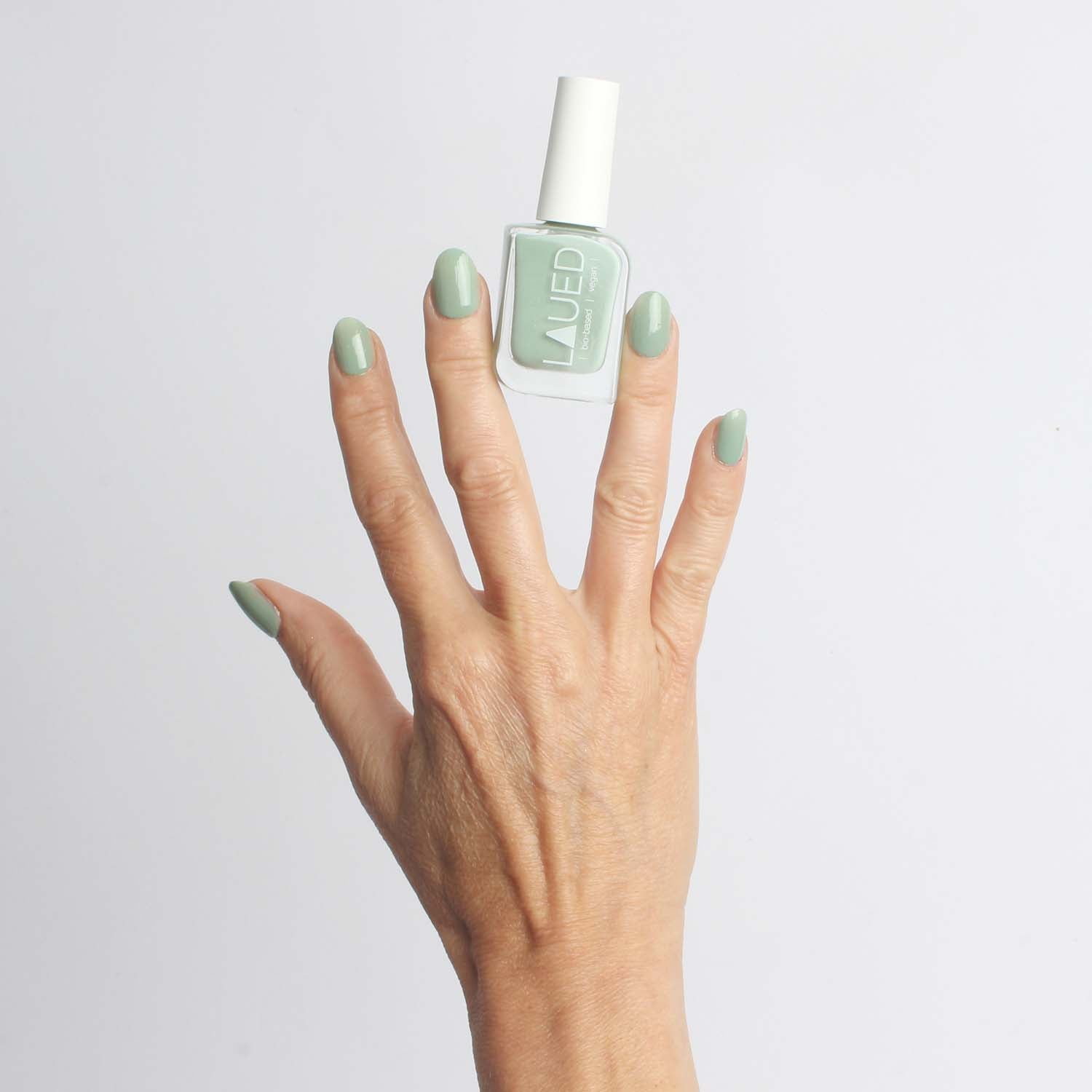 Laued nailpolish bio based vegan green