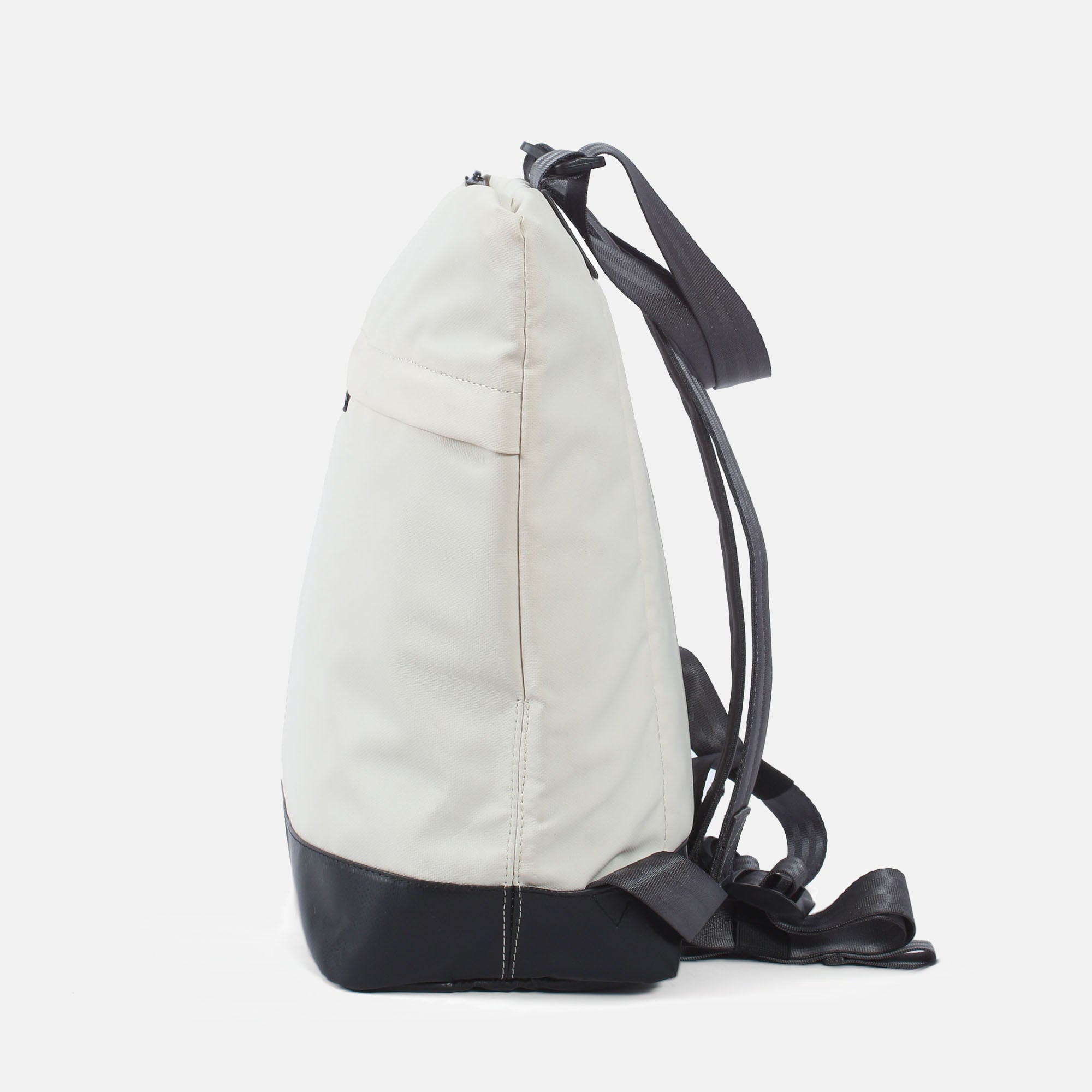 Simse 7.1 shopper-backpack black-off white side