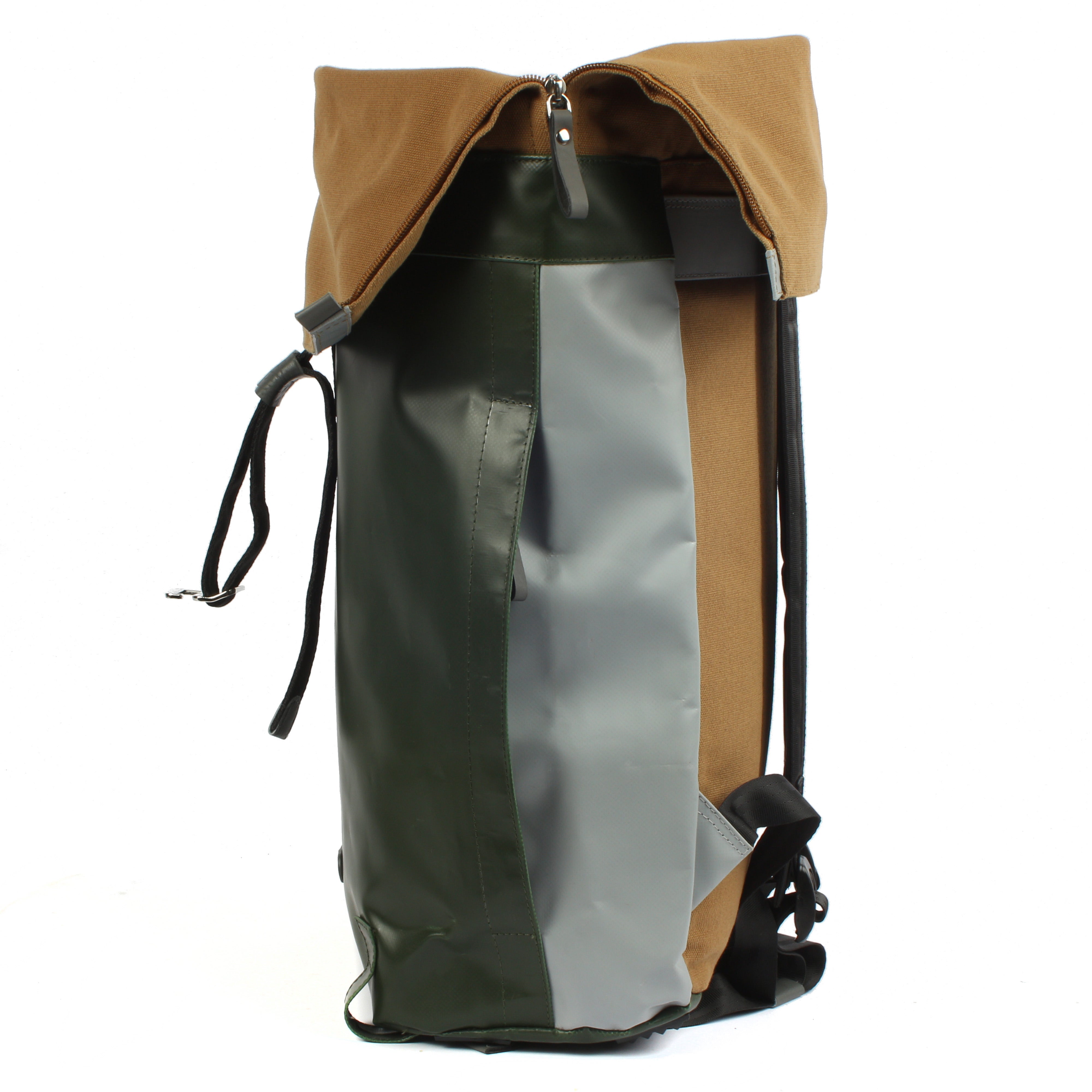 7clouds Sowe 7.4 junglegreen-grey-khaki- nachhaltiger Fold-Top Laptoprucksack mit RPET-Seite offen