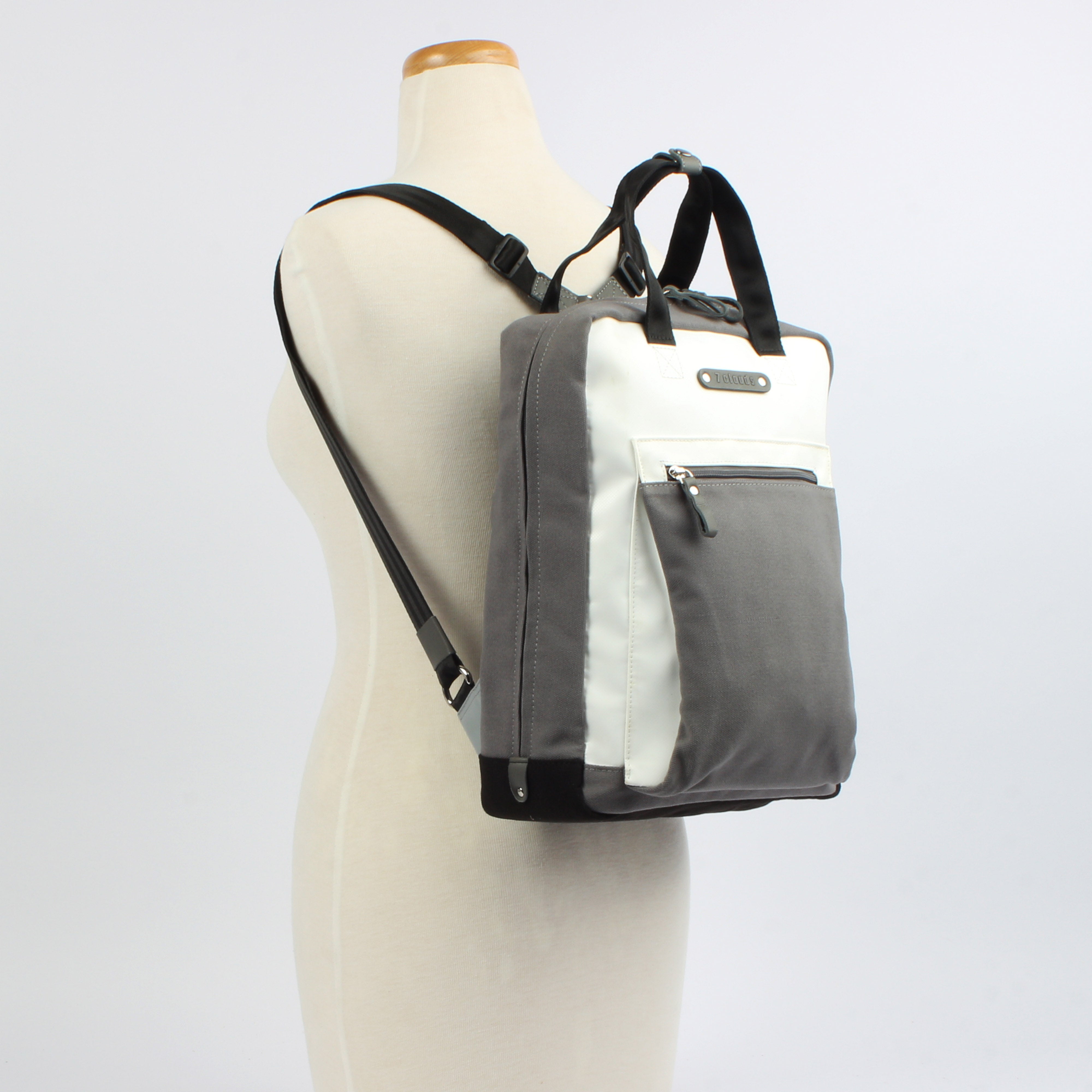 7clouds Neldem 7.2 grey-white sustainable lady shopper-backpack side model