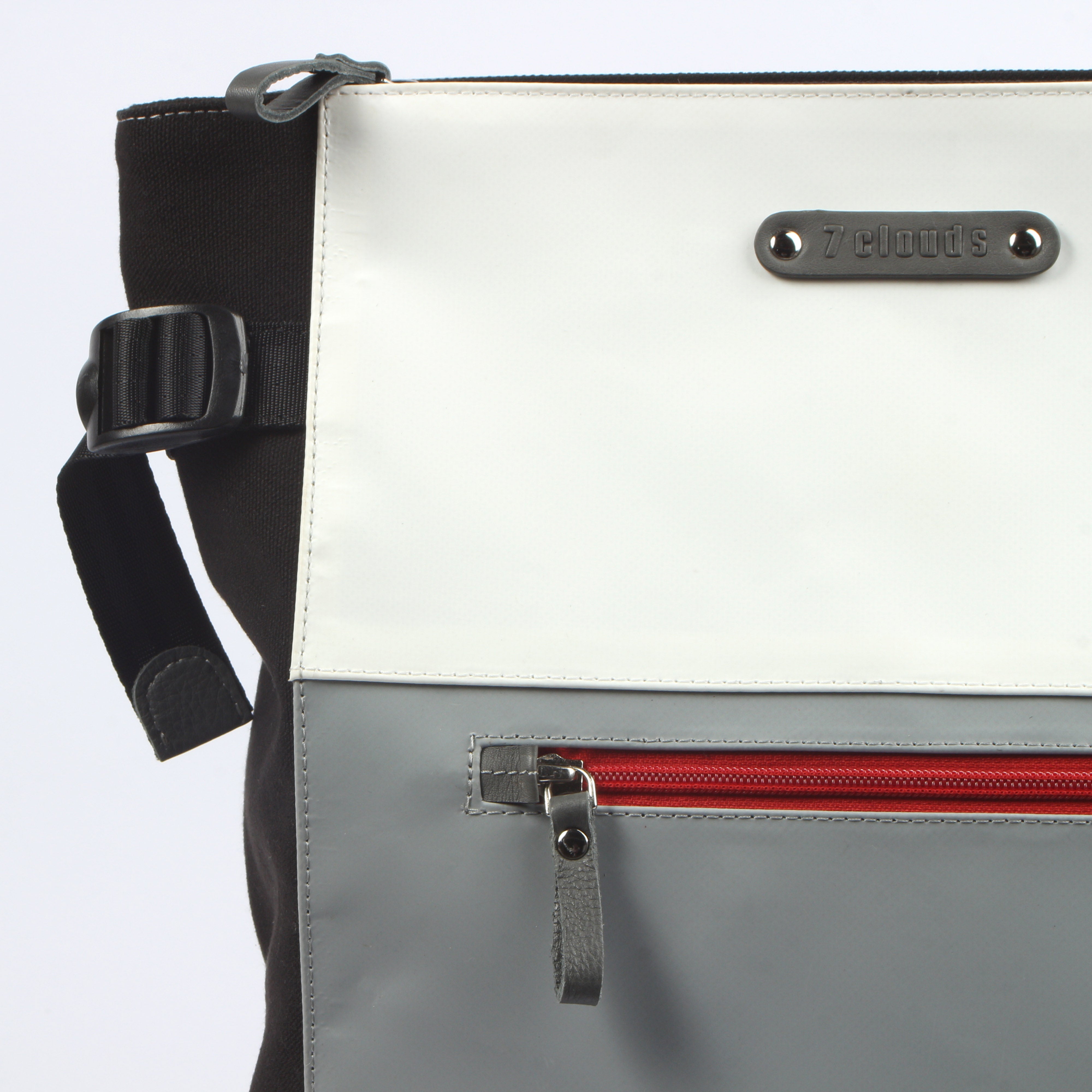 7clouds Belis 7.1_grey-white-black_detail 7clouds Belis 7.1 nachhaltiger Laptop Damen Moderucksack Detail Reissverschluss