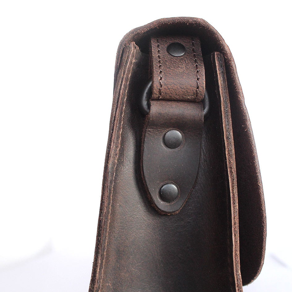 Margelisch Satisch 2 brown dark Leder Detail