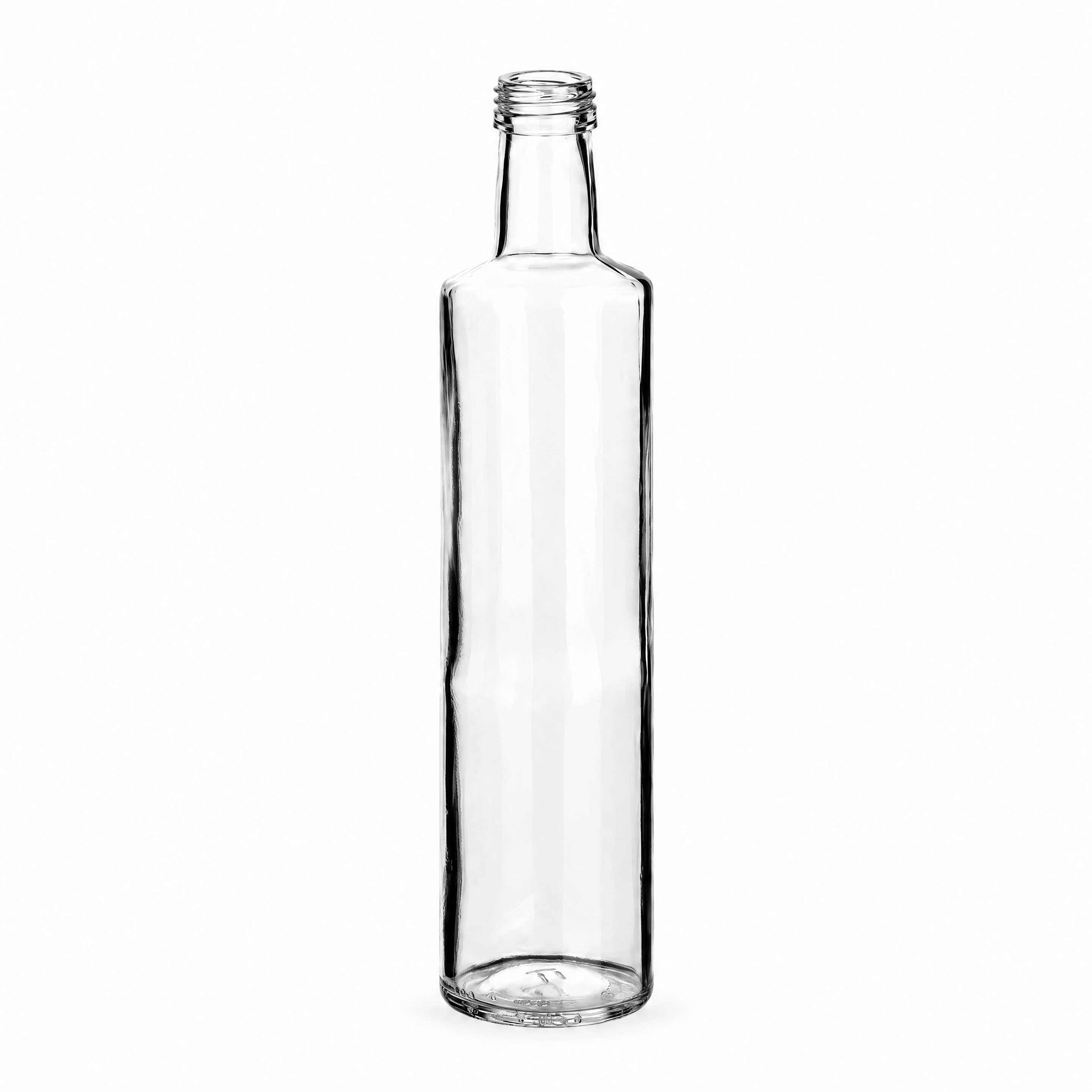 500 ml Dora Klar – eine leere offene Flasche ohne Verschluss auf Weiß, Glasflasche, Klarglas, Schraubverschluss, zylindrische Form
