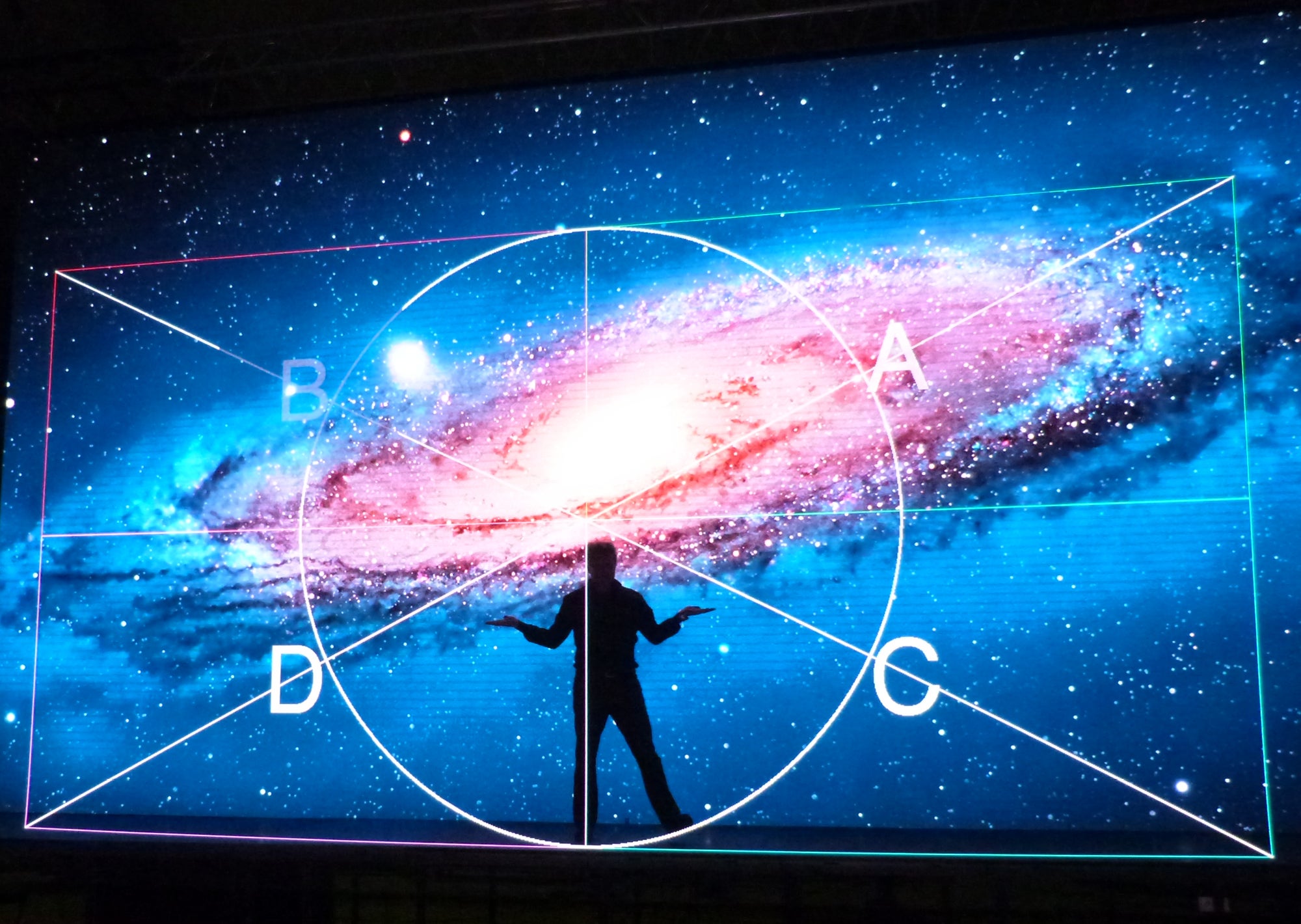 Spezialeffektfolie PEPPER’S GHOST auf der ein Bild auf projektiert wird